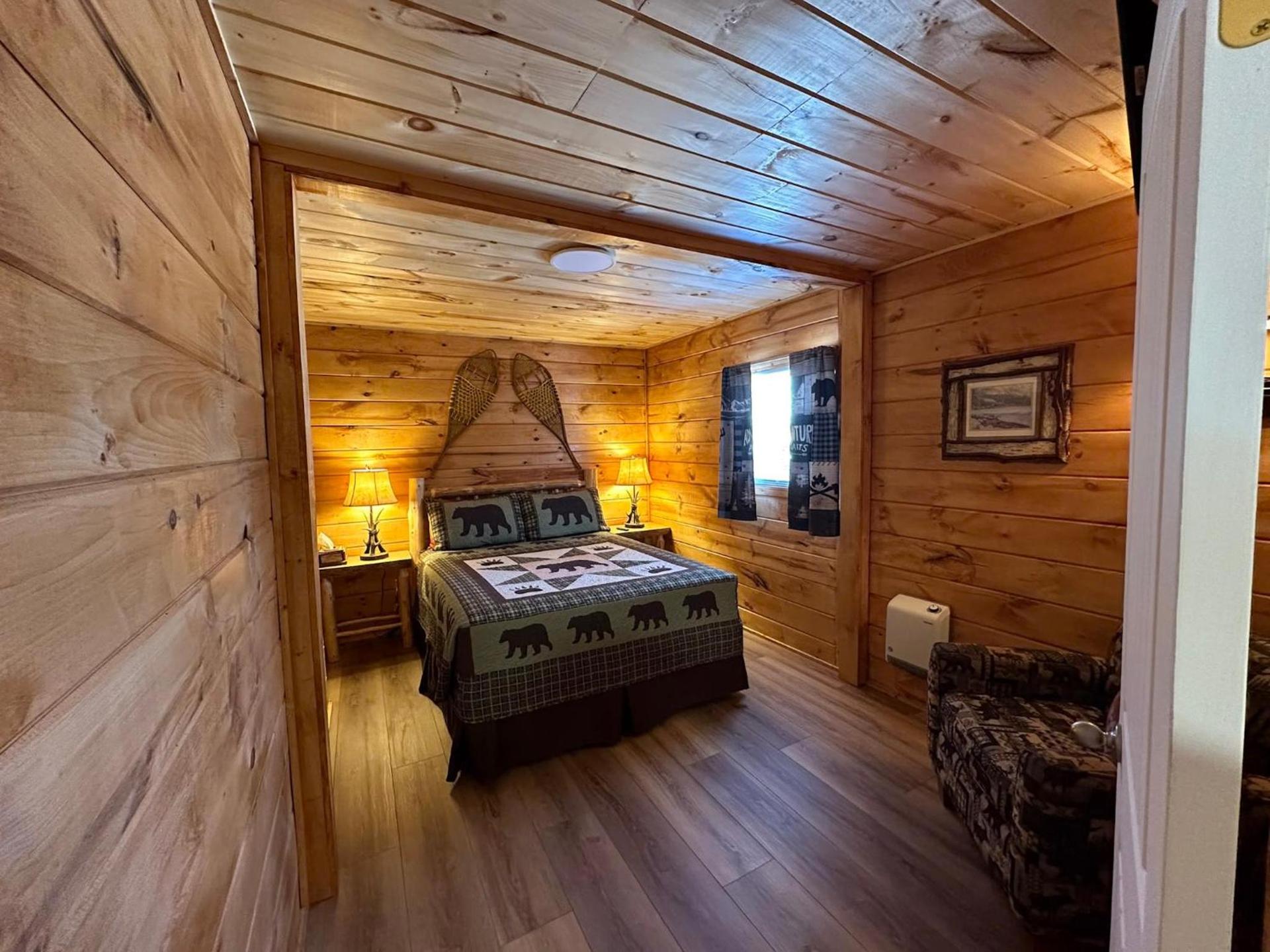 Rowe's Adirondack Cabins of Schroon Lake photo 43