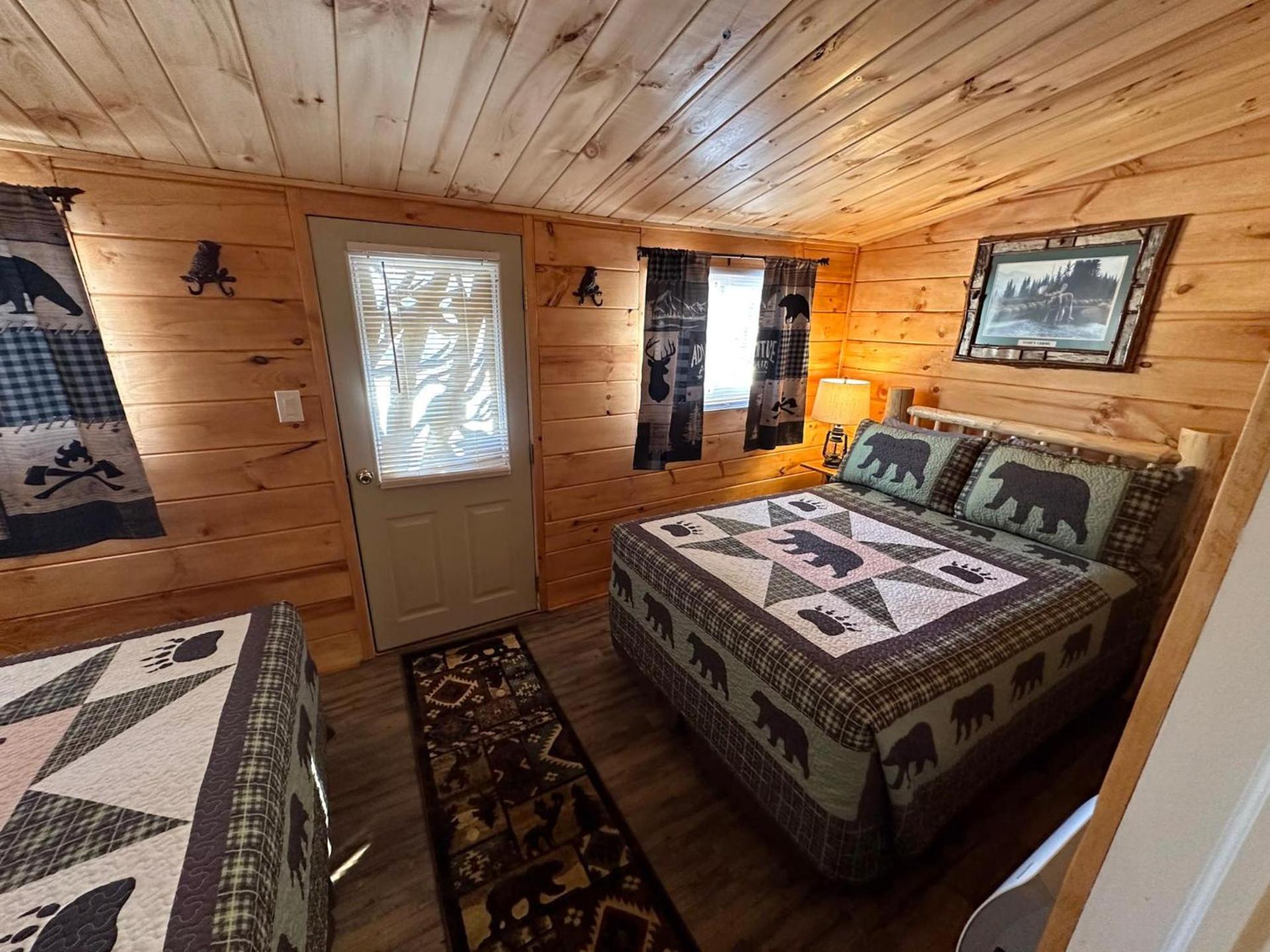 Rowe's Adirondack Cabins of Schroon Lake photo 42