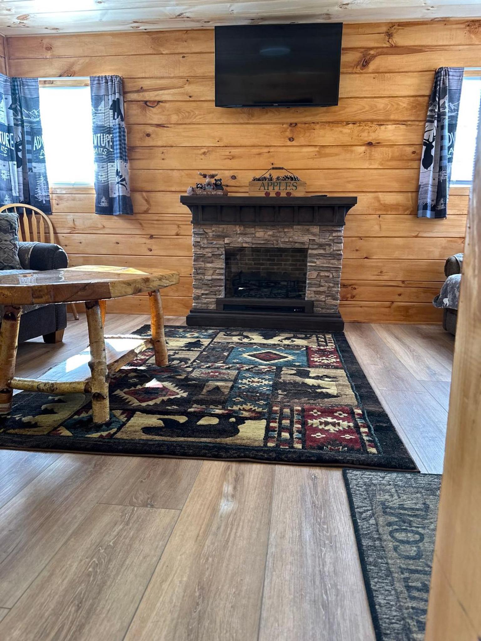 Rowe's Adirondack Cabins of Schroon Lake photo 35
