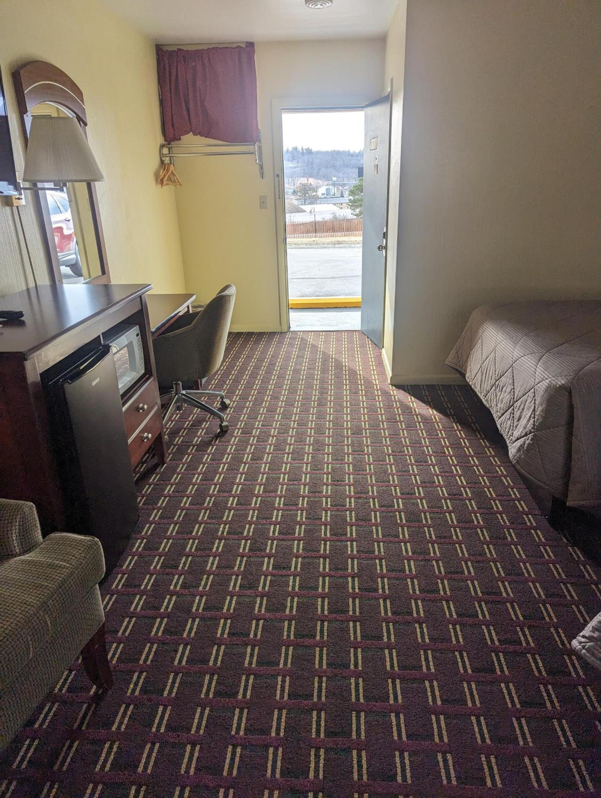 Dollar Inn photo 11