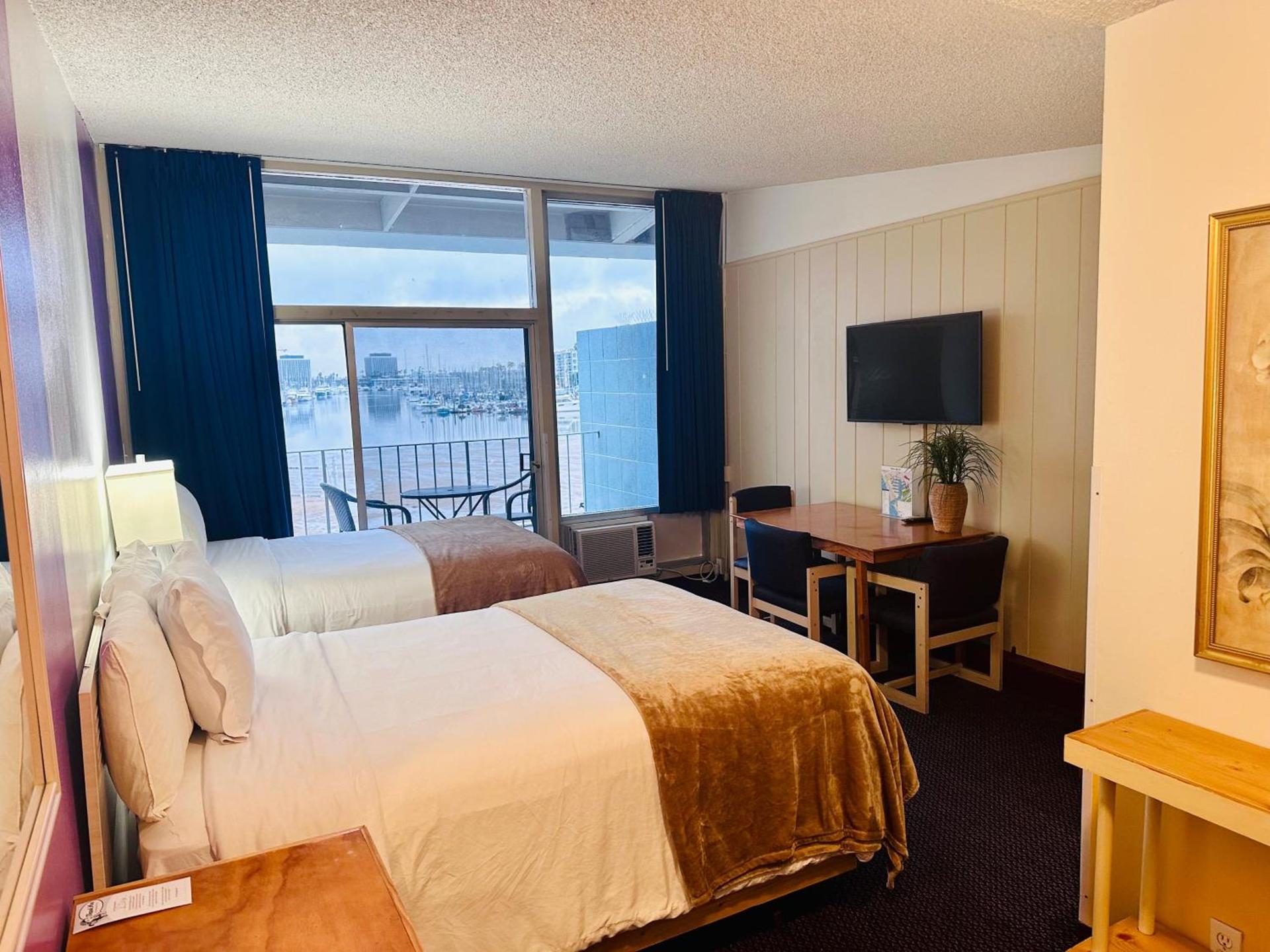 Foghorn Harbor Inn photo 23