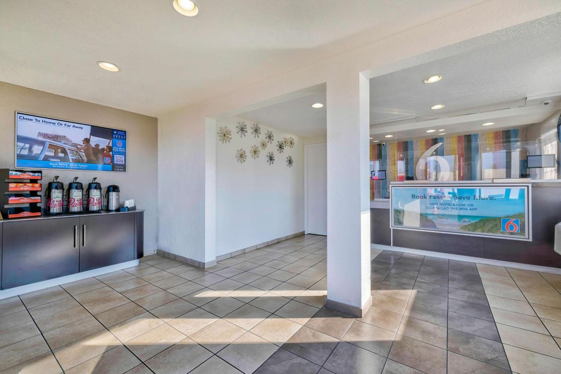 Motel 6-Anaheim, CA - Fullerton East photo 2