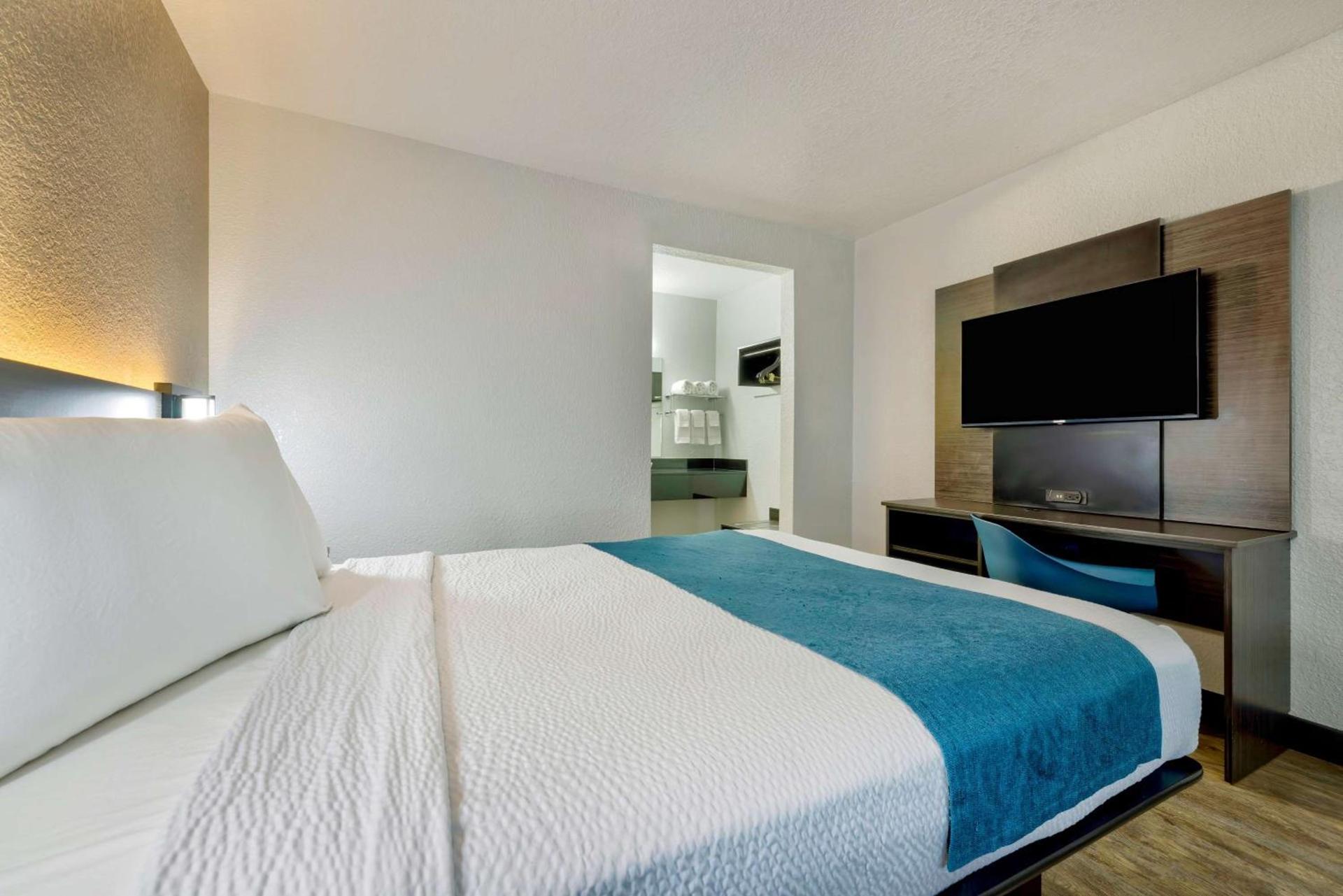 Motel 6-Anaheim, CA - Fullerton East photo 9