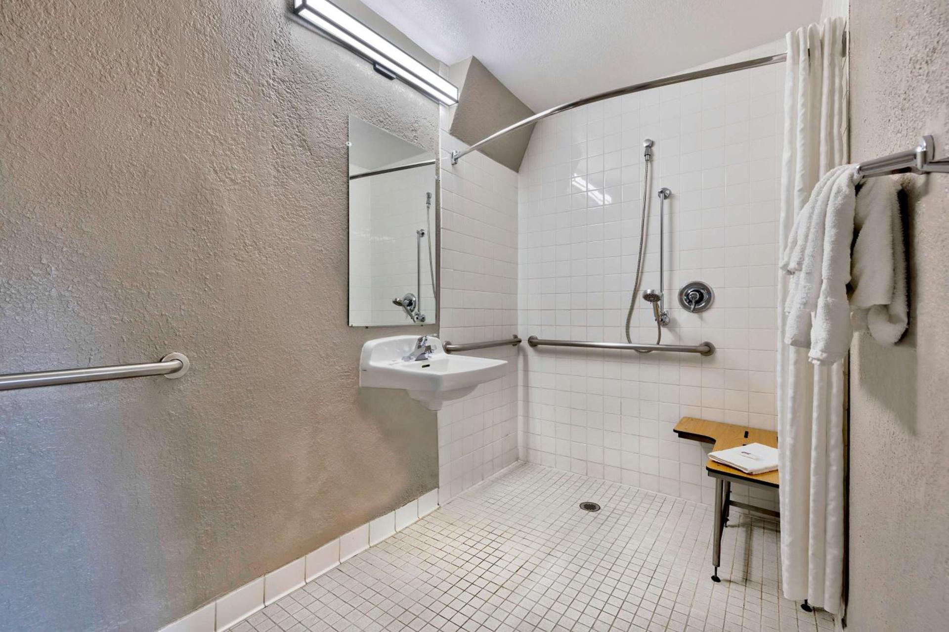Motel 6-Anaheim, CA - Fullerton East photo 13