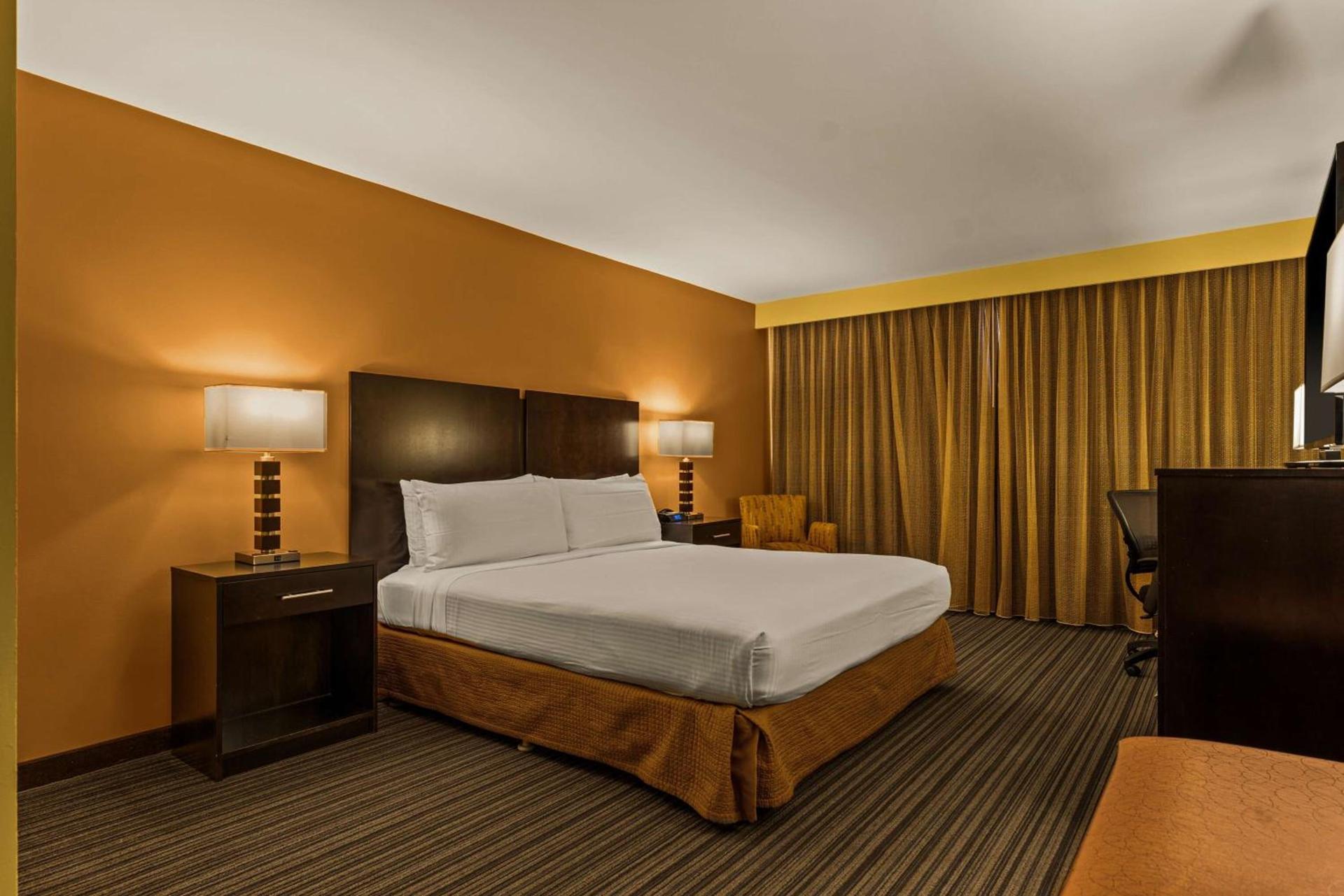 Best Western The Plaza Hotel Honolulu Airport - Free Breakfast photo 10