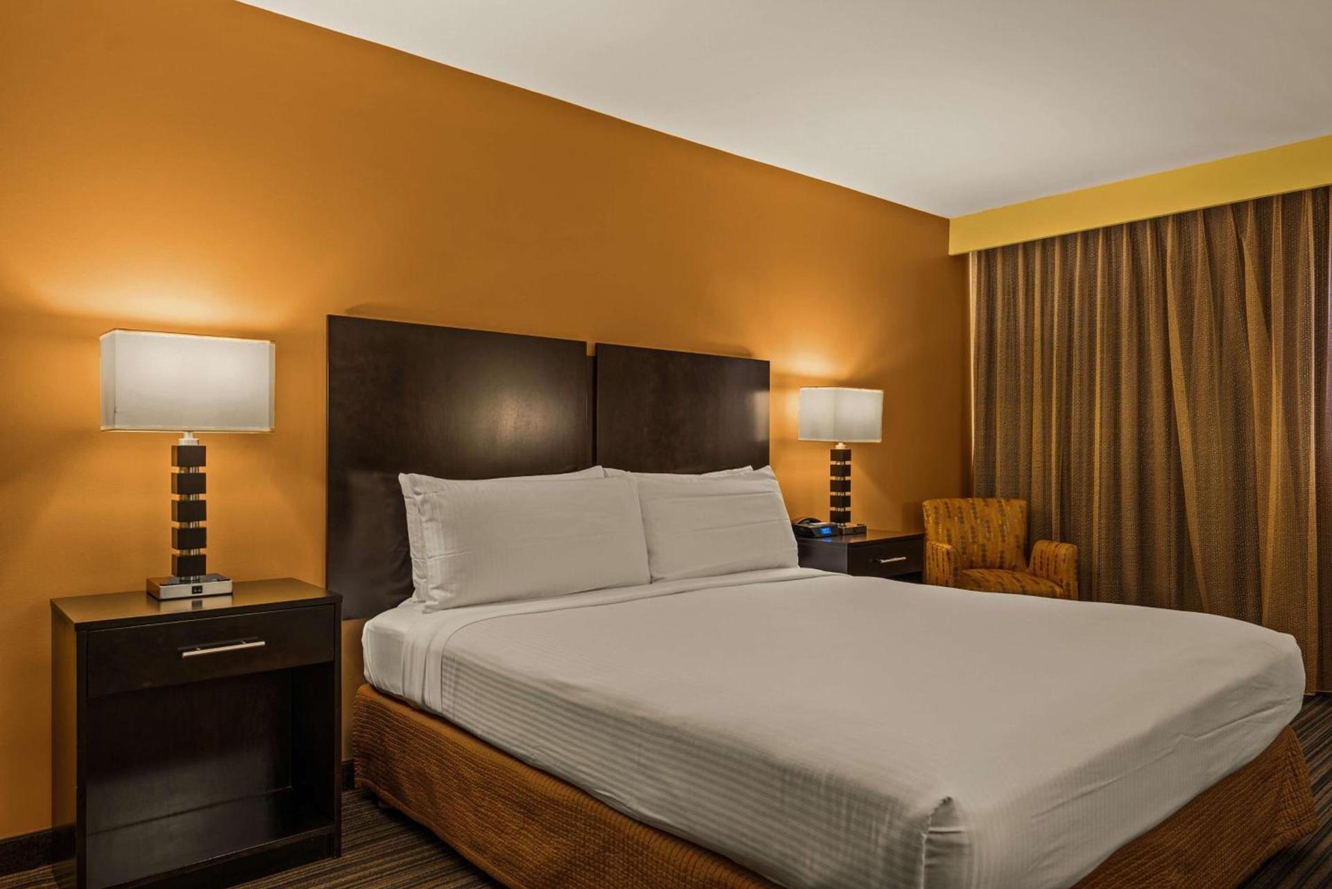 Best Western The Plaza Hotel Honolulu Airport - Free Breakfast photo 4