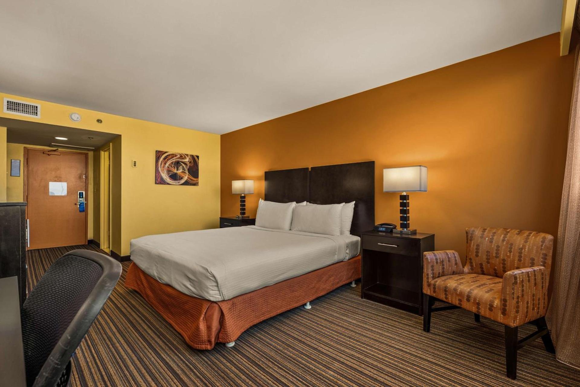 Best Western The Plaza Hotel Honolulu Airport - Free Breakfast photo 11