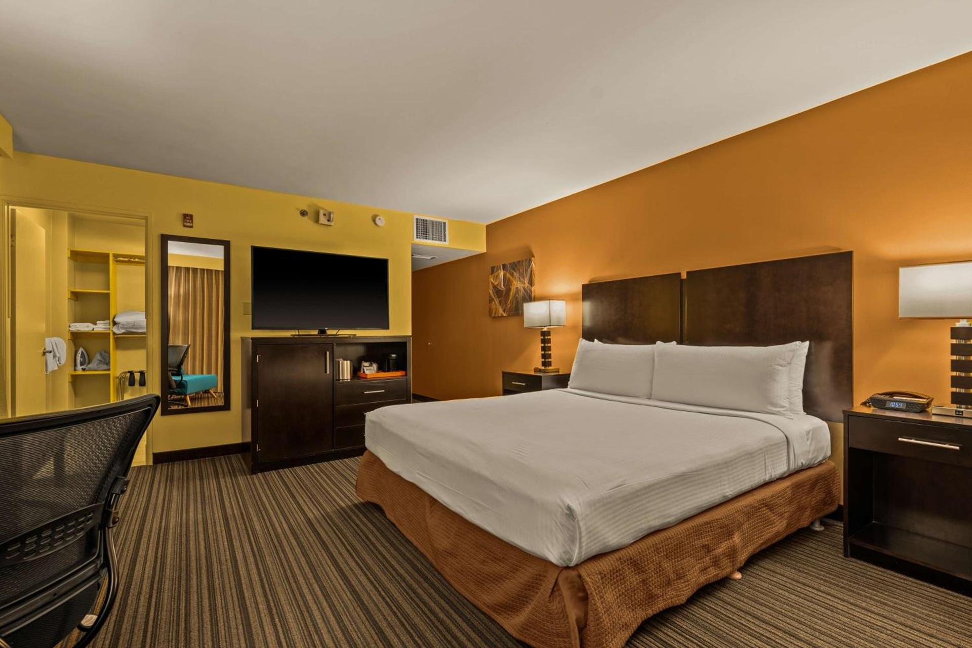 Best Western The Plaza Hotel Honolulu Airport - Free Breakfast photo 16