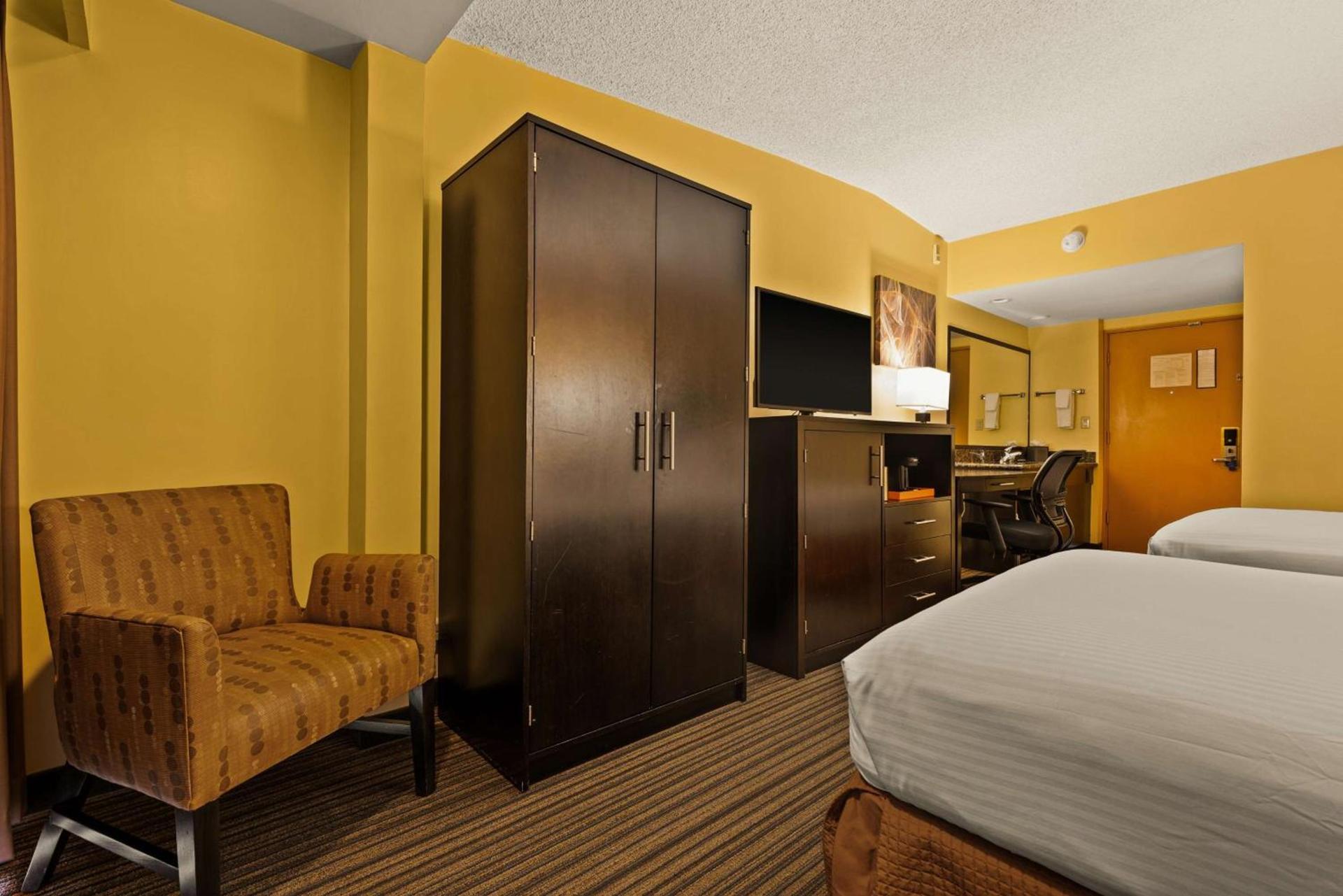 Best Western The Plaza Hotel Honolulu Airport - Free Breakfast photo 22