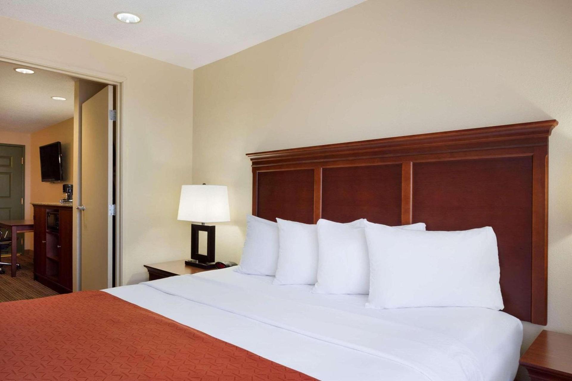 Country Inn & Suites by Radisson, Macedonia, OH photo 21