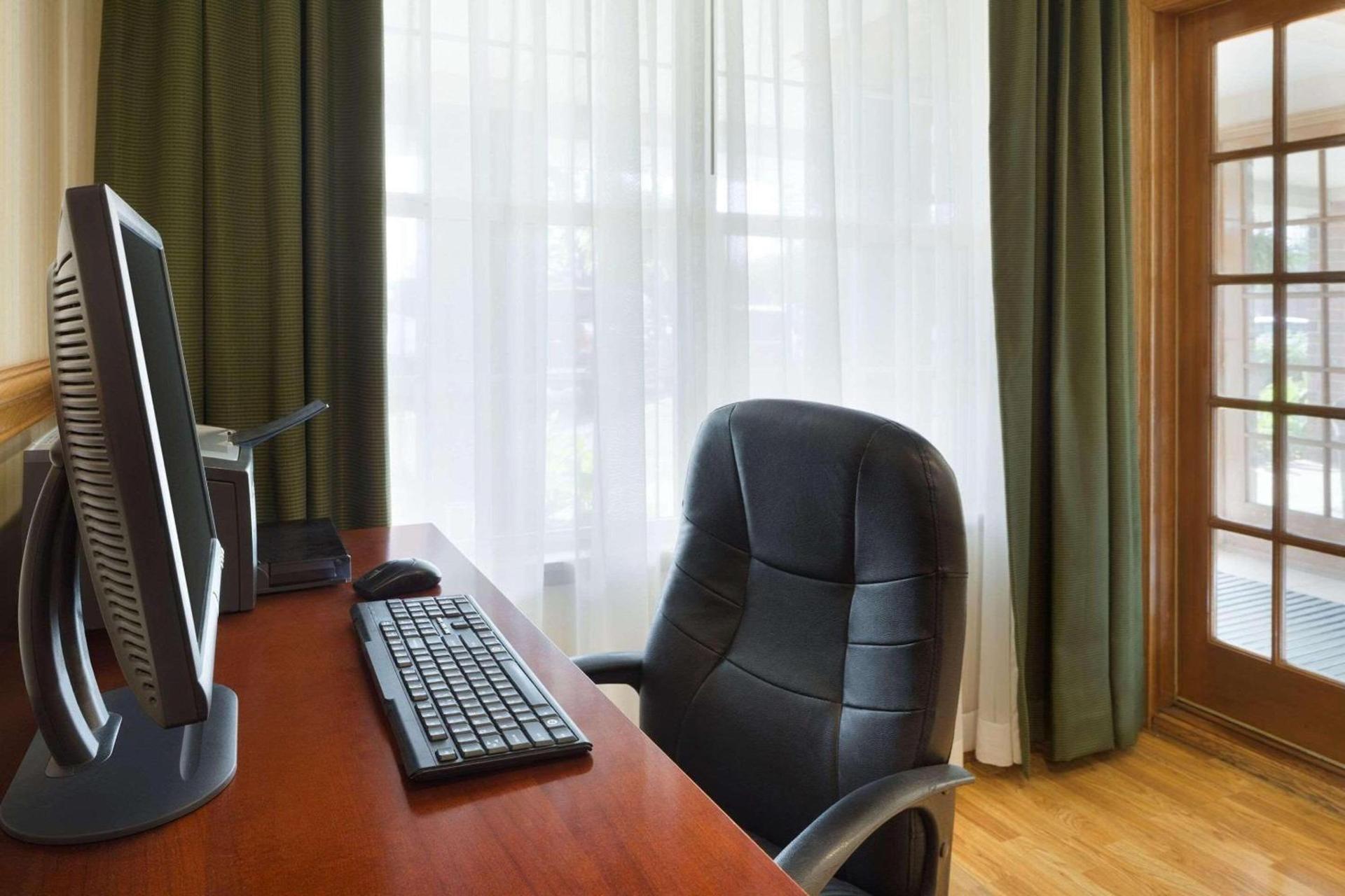 Country Inn & Suites by Radisson, Macedonia, OH photo 9