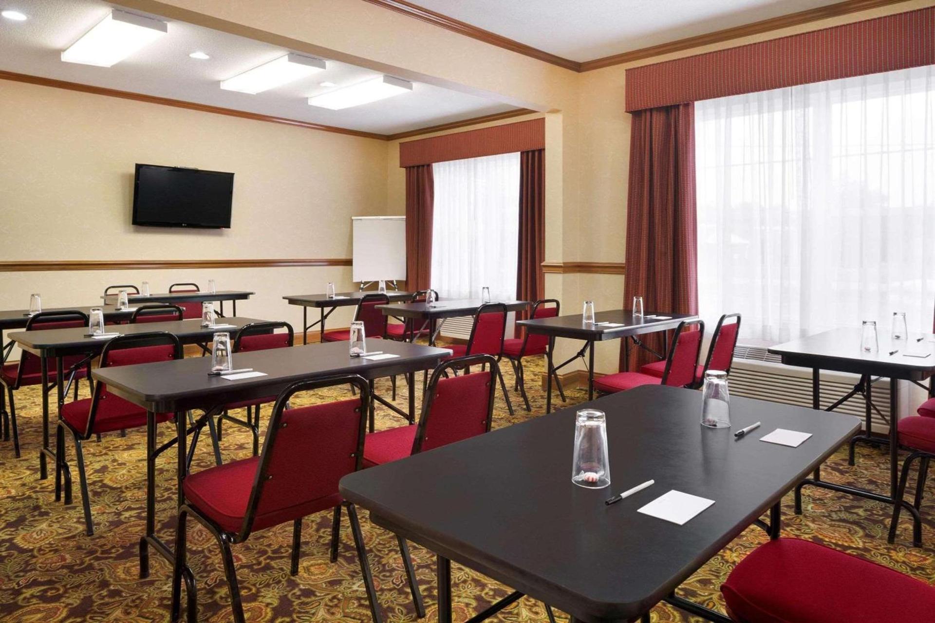 Country Inn & Suites by Radisson, Macedonia, OH photo 14