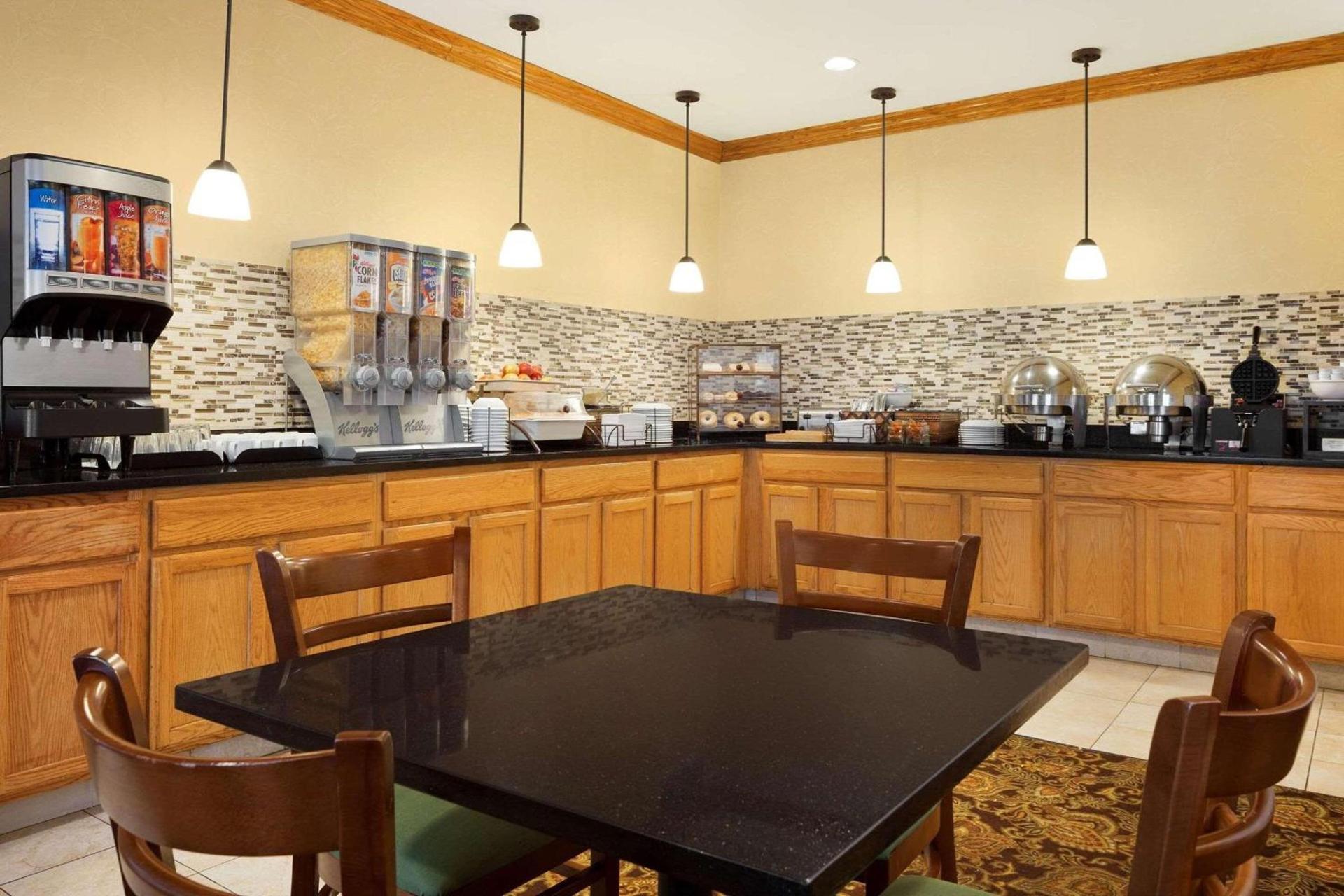 Country Inn & Suites by Radisson, Macedonia, OH photo 10