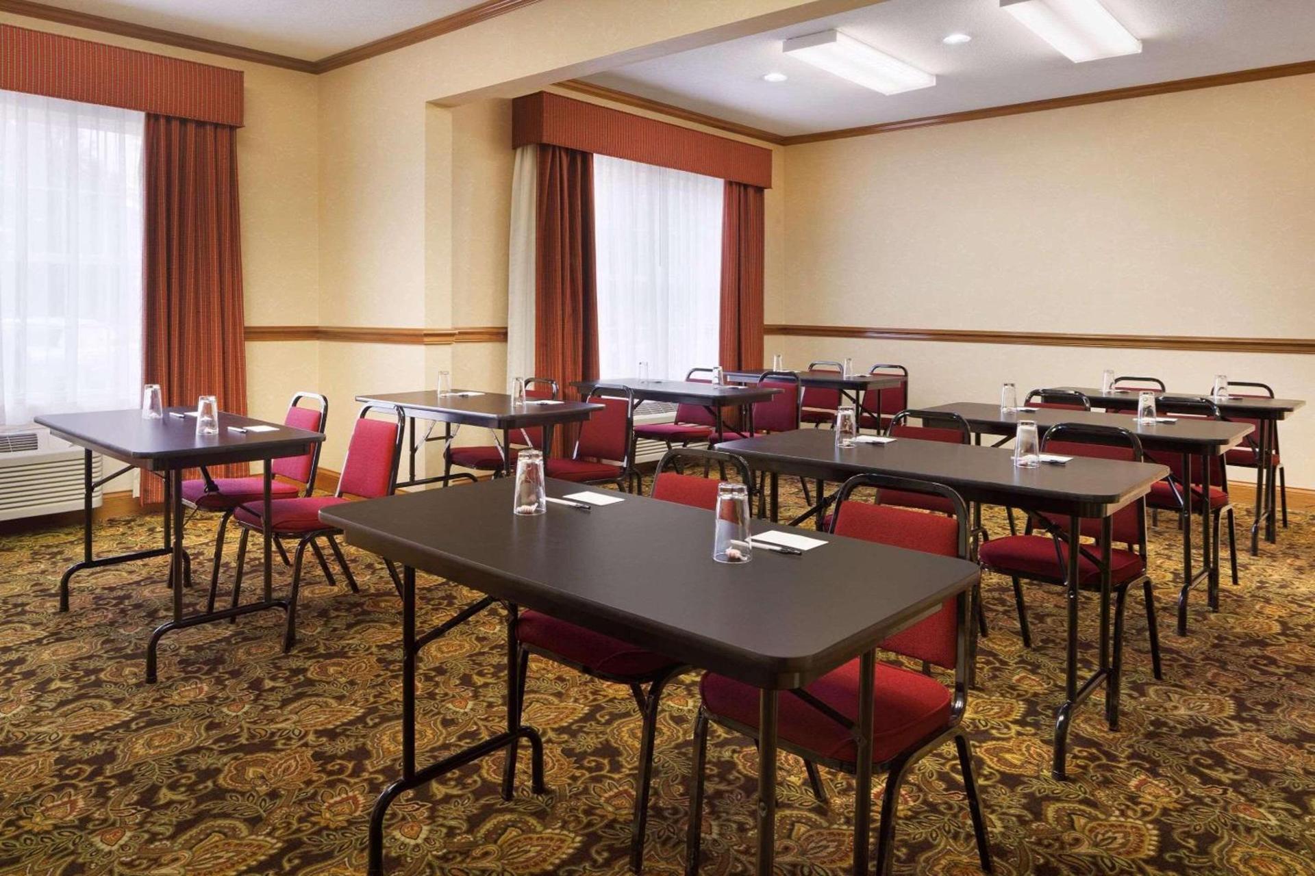 Country Inn & Suites by Radisson, Macedonia, OH photo 15
