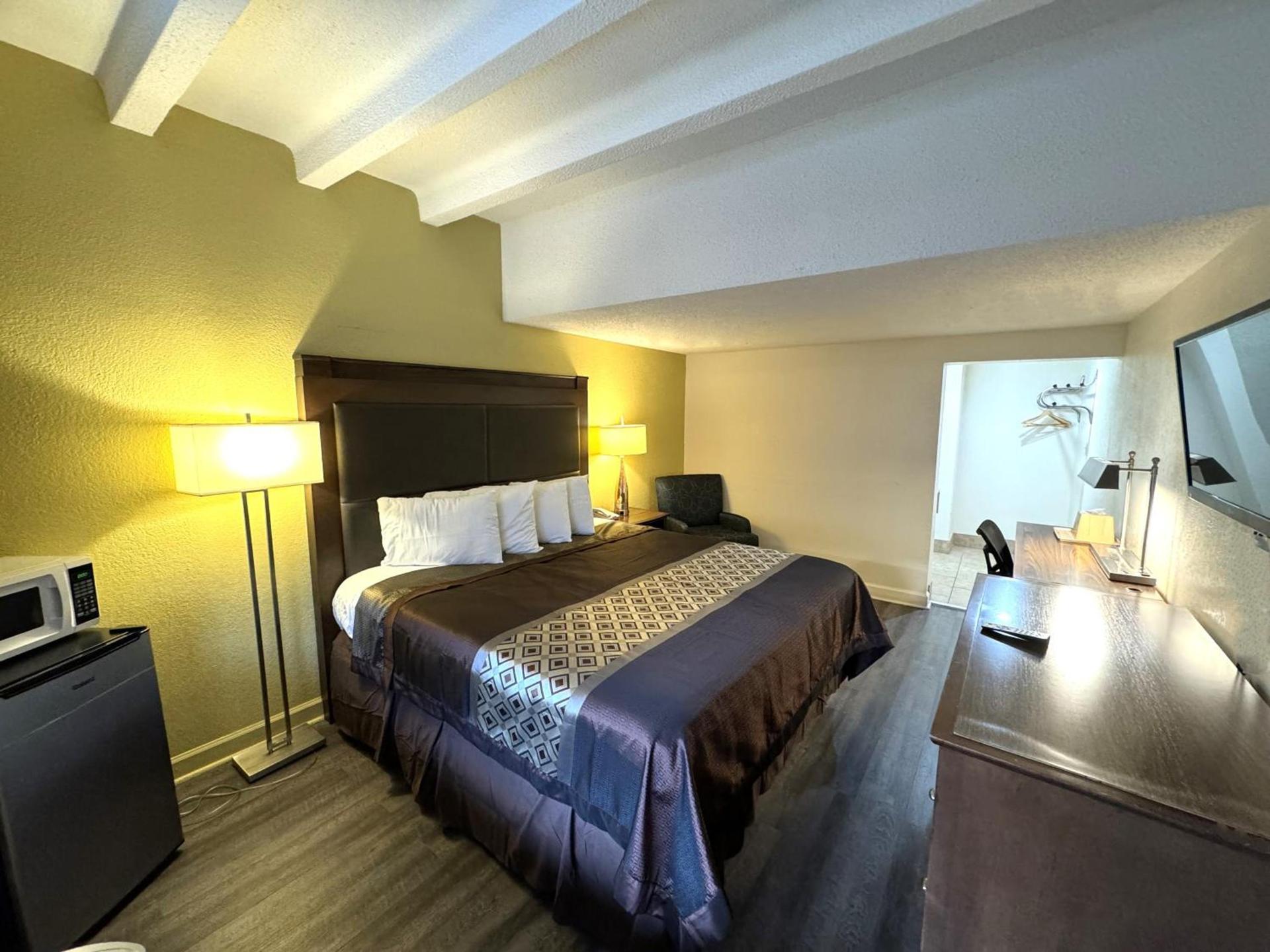 James River Inn & Suites photo 21