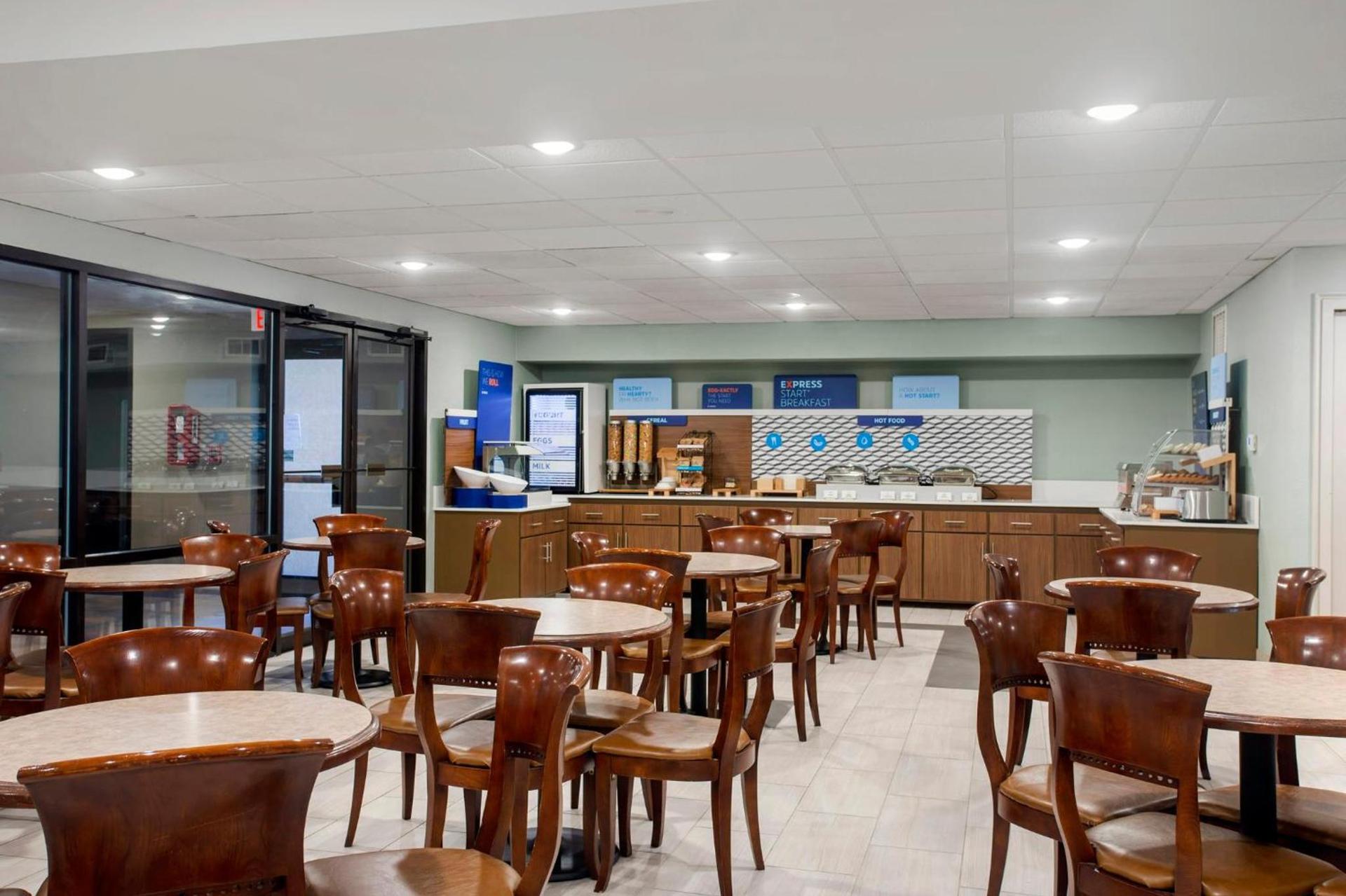Holiday Inn Express Branson- Green Mountain Drive by IHG photo 56