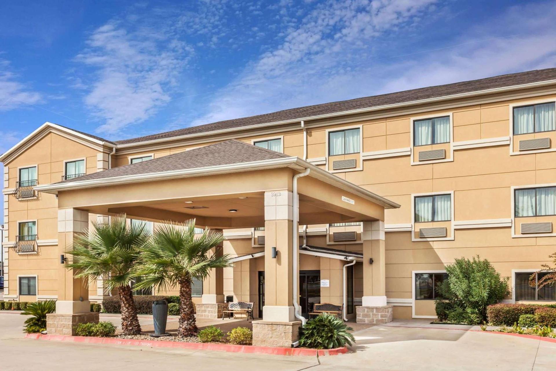 Grander Inn & Suites by IHG photo 1