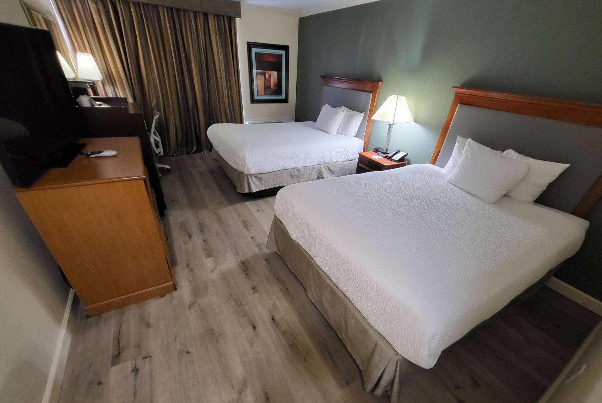 Ramada by Wyndham Houston Intercontinental Airport East photo 15