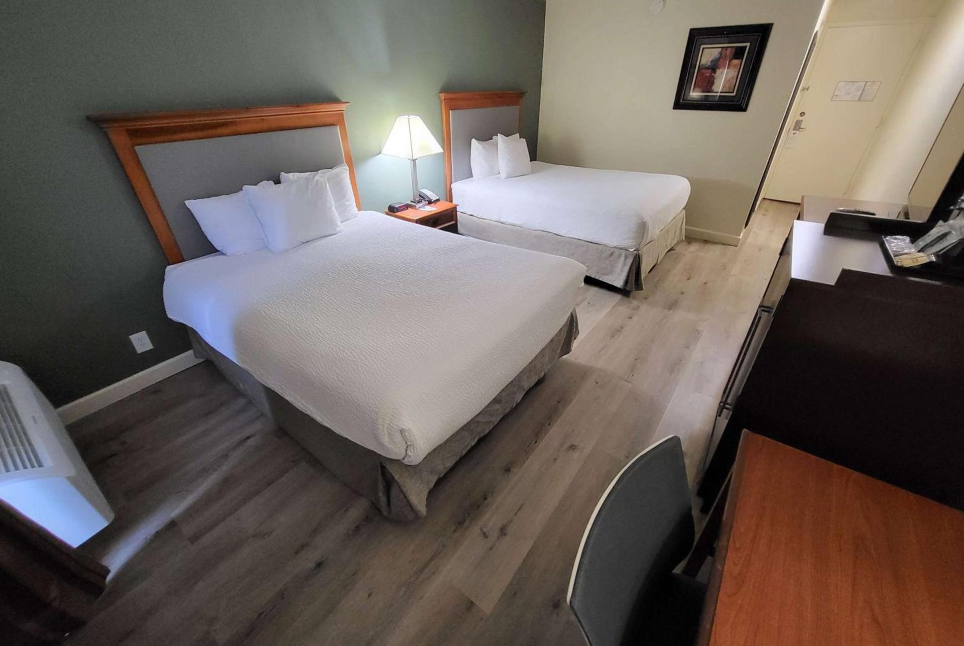 Ramada by Wyndham Houston Intercontinental Airport East photo 17