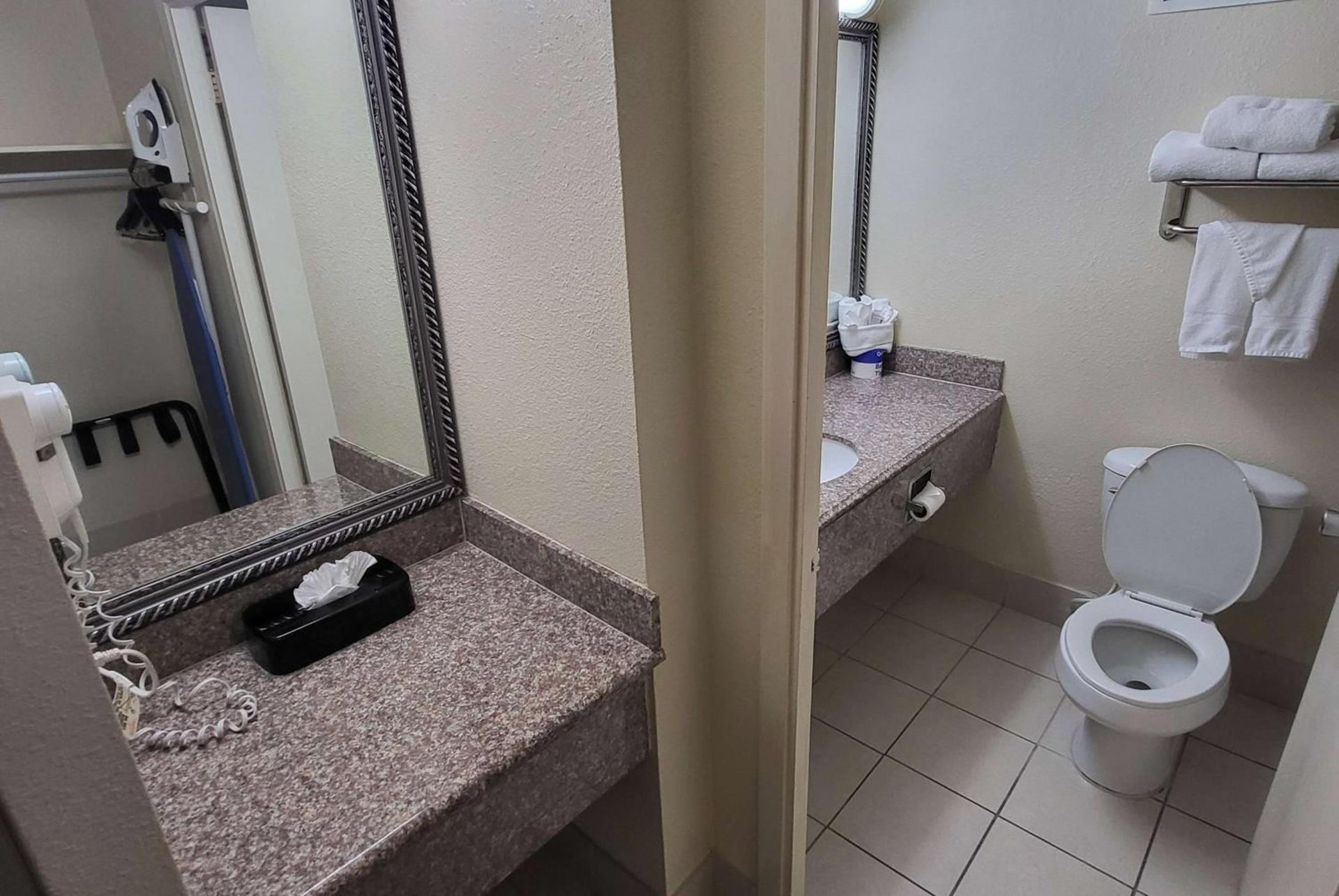 Ramada by Wyndham Houston Intercontinental Airport East photo 19