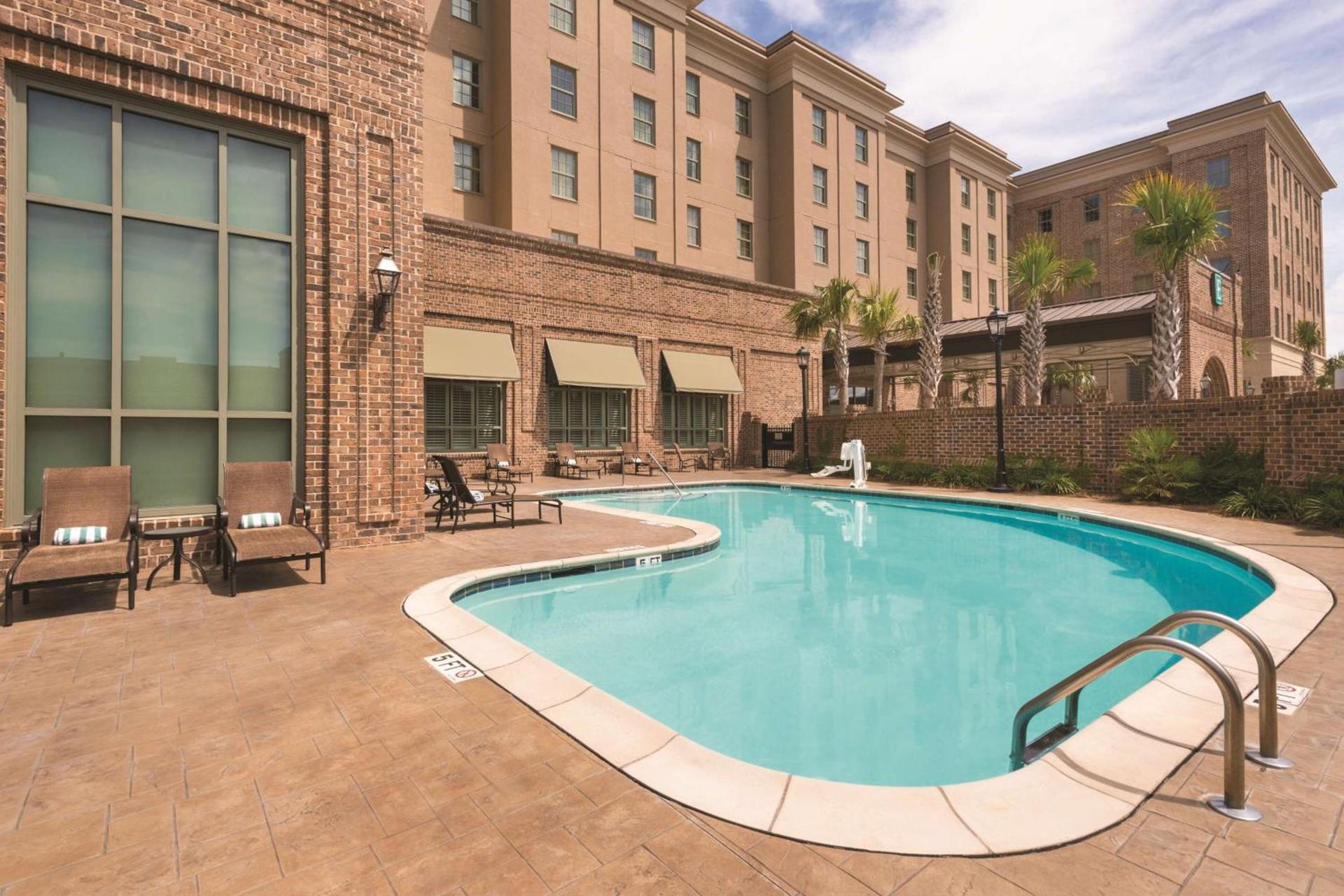 Embassy Suites Savannah Historic District photo 6