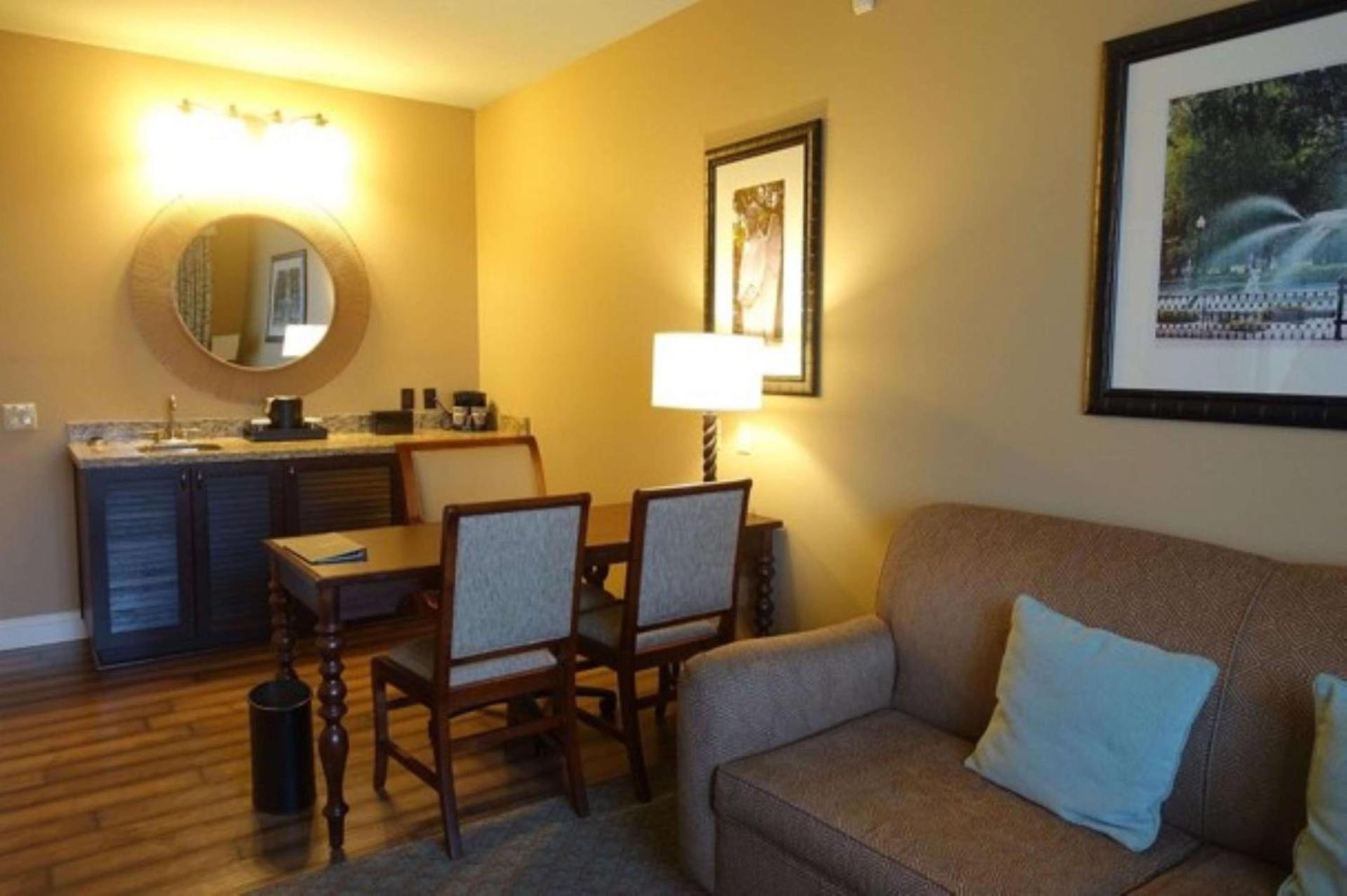 Embassy Suites Savannah Historic District photo 20