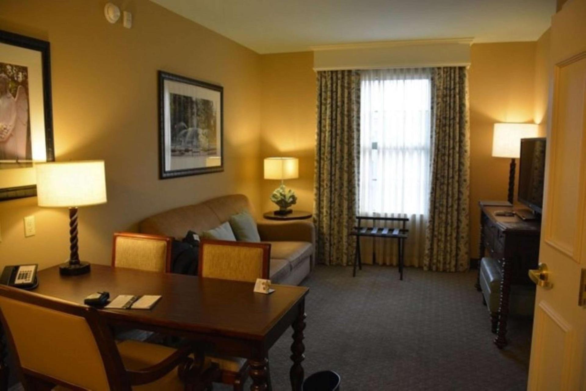 Embassy Suites Savannah Historic District photo 21