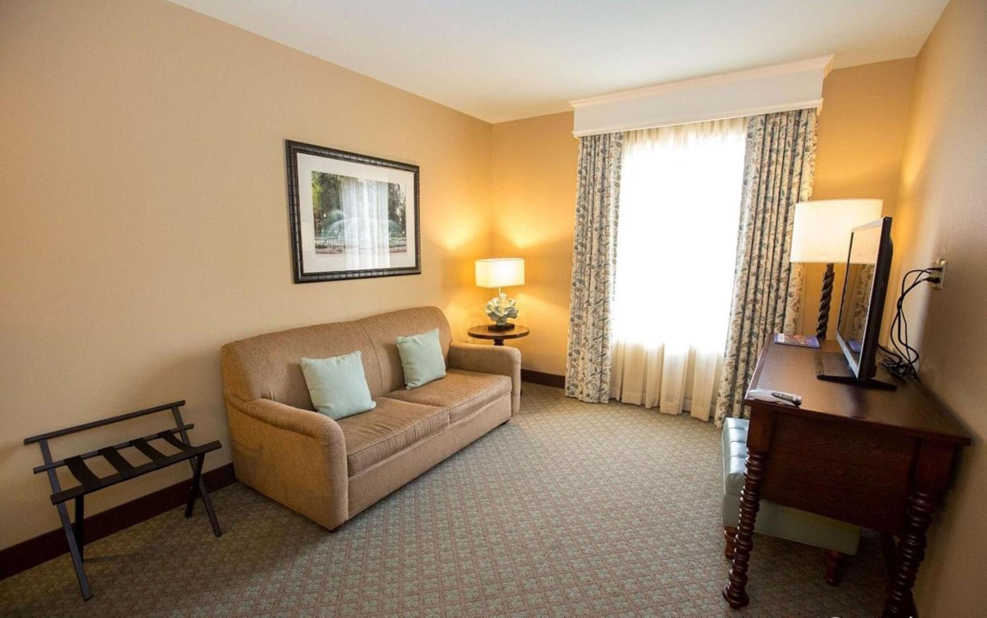 Embassy Suites Savannah Historic District photo 23