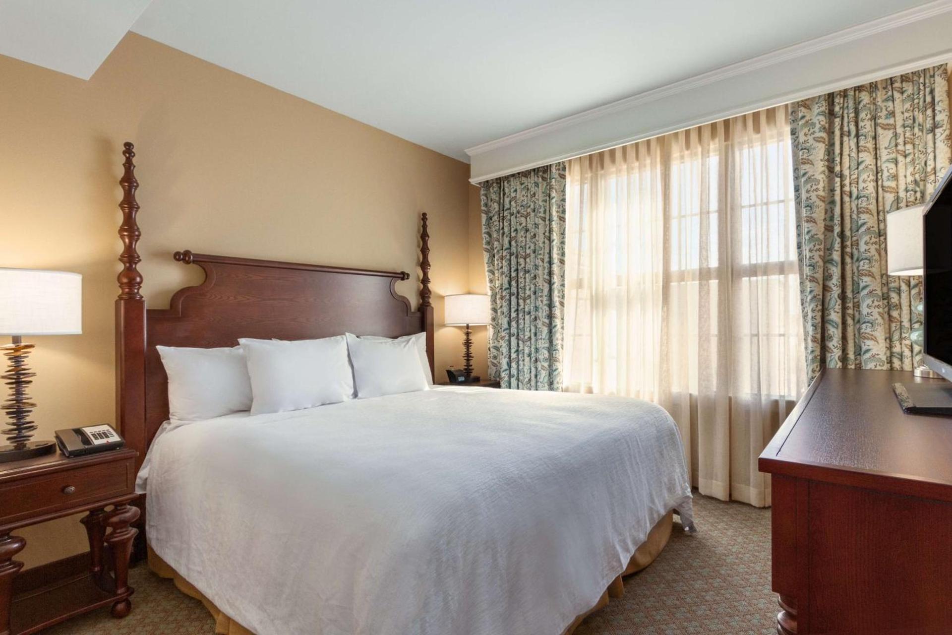 Embassy Suites Savannah Historic District photo 33