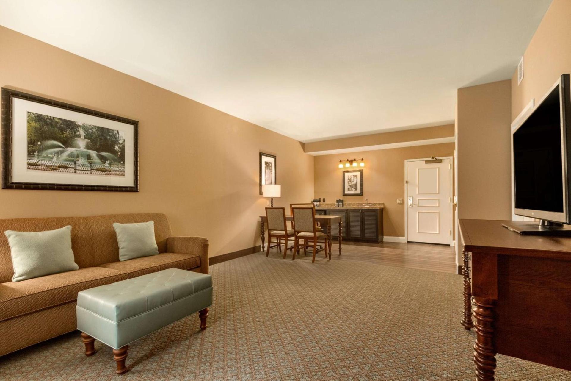 Embassy Suites Savannah Historic District photo 36