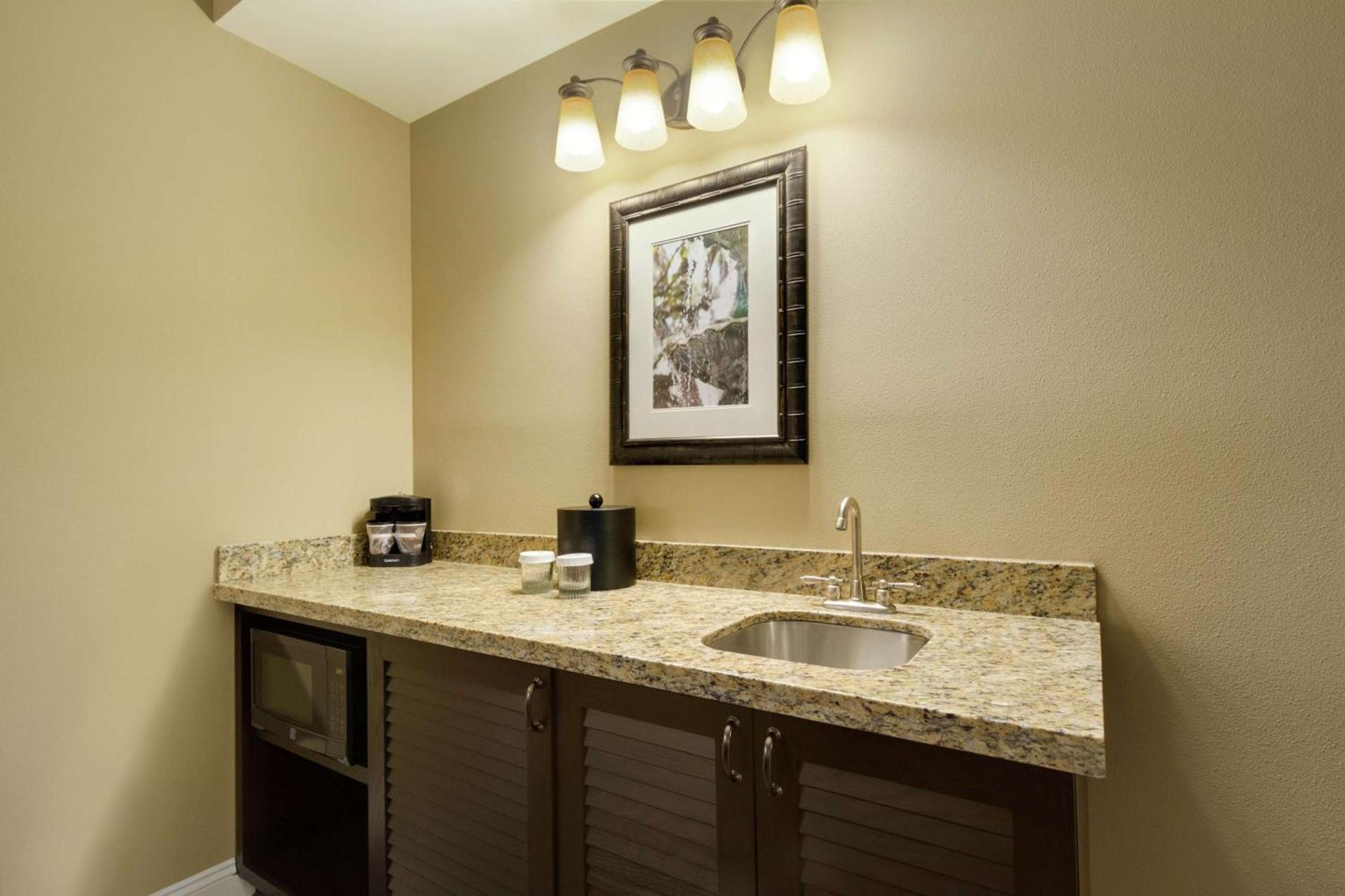 Embassy Suites Savannah Historic District photo 42