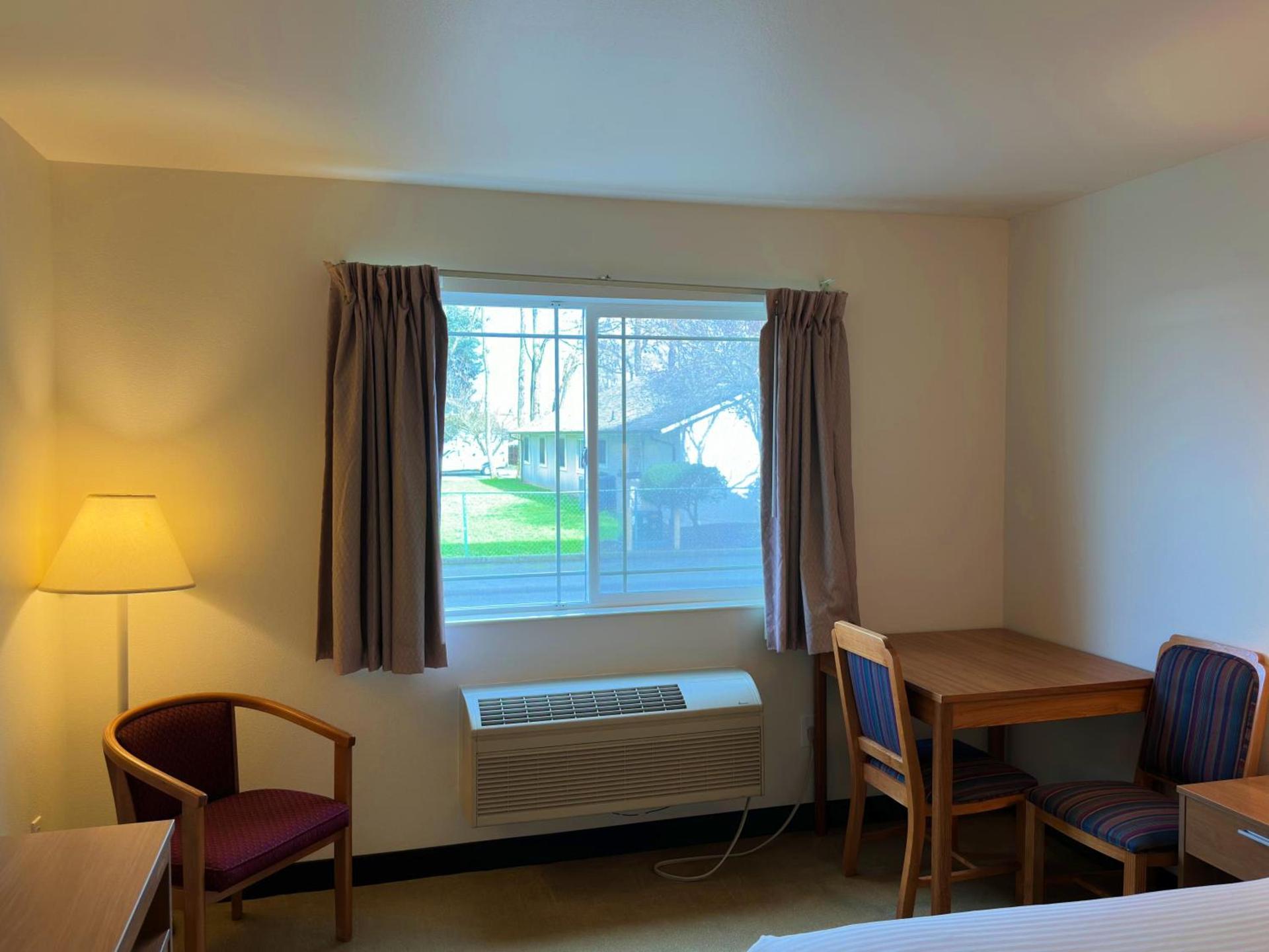 Peppermill Empress Inn photo 60