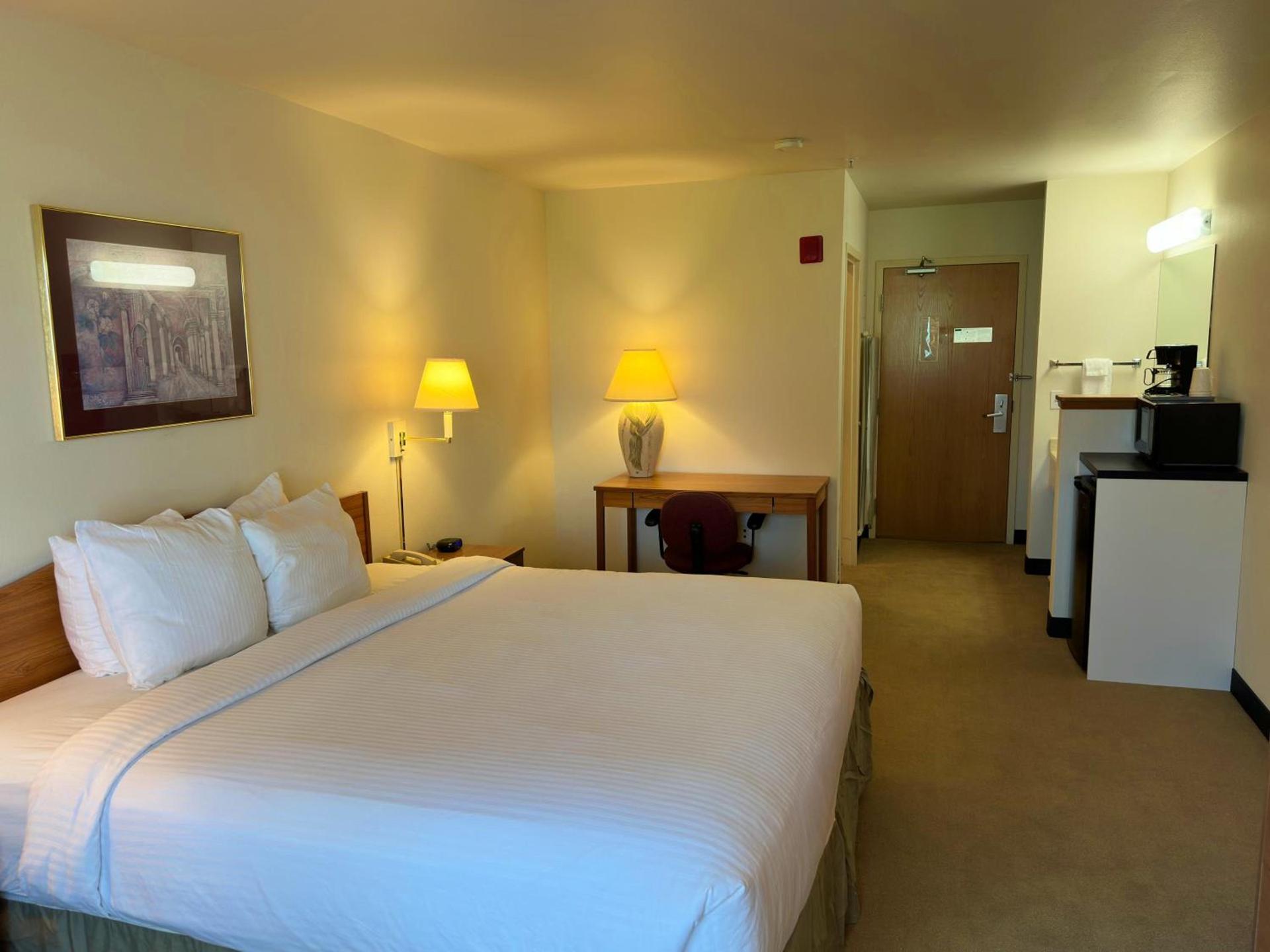 Peppermill Empress Inn photo 40