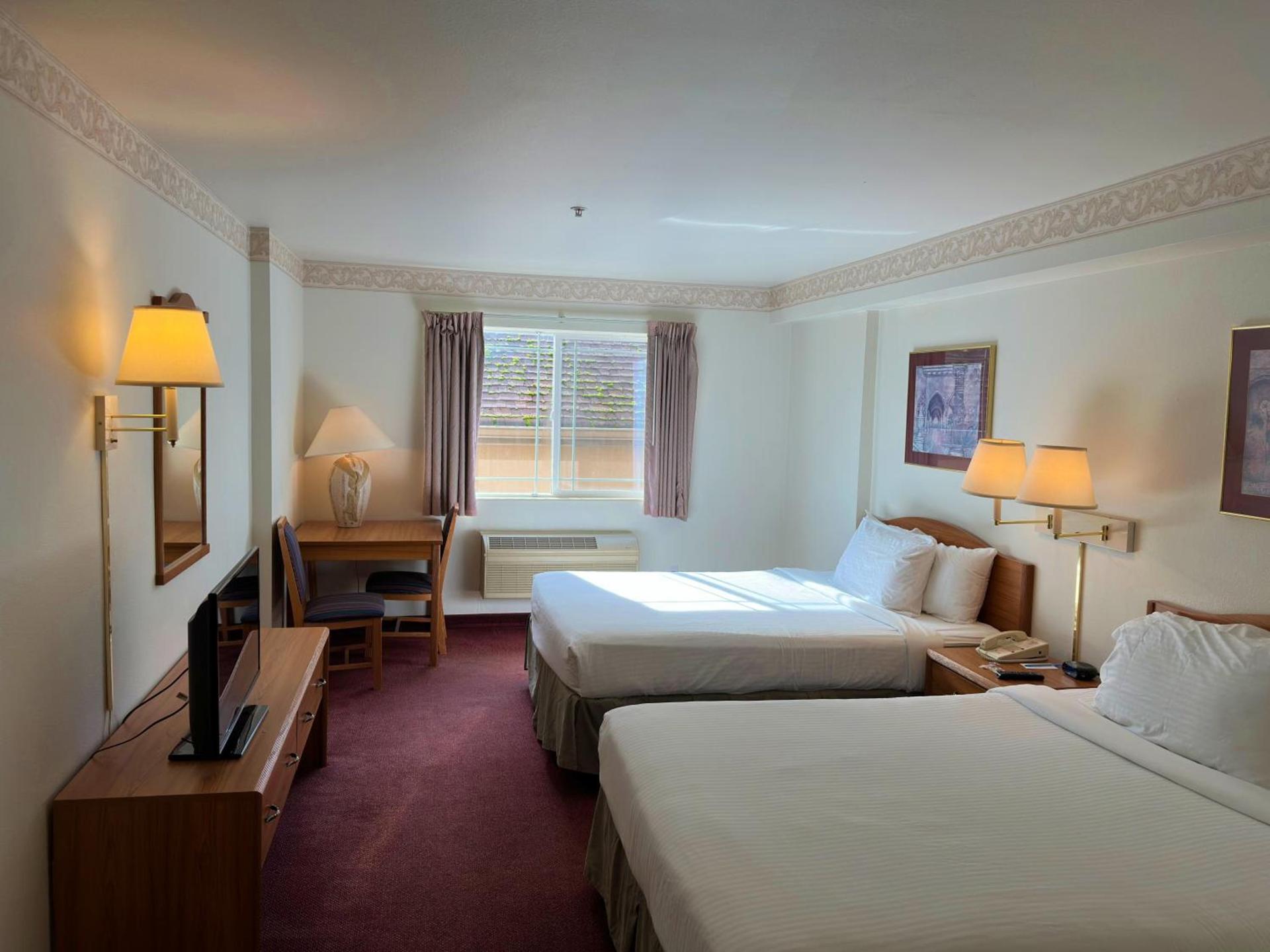 Peppermill Empress Inn photo 63