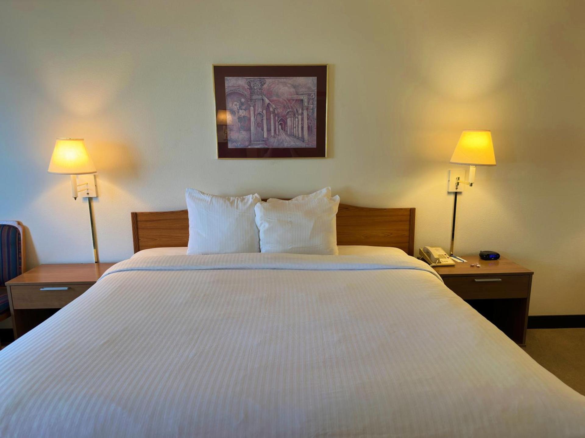 Peppermill Empress Inn photo 31