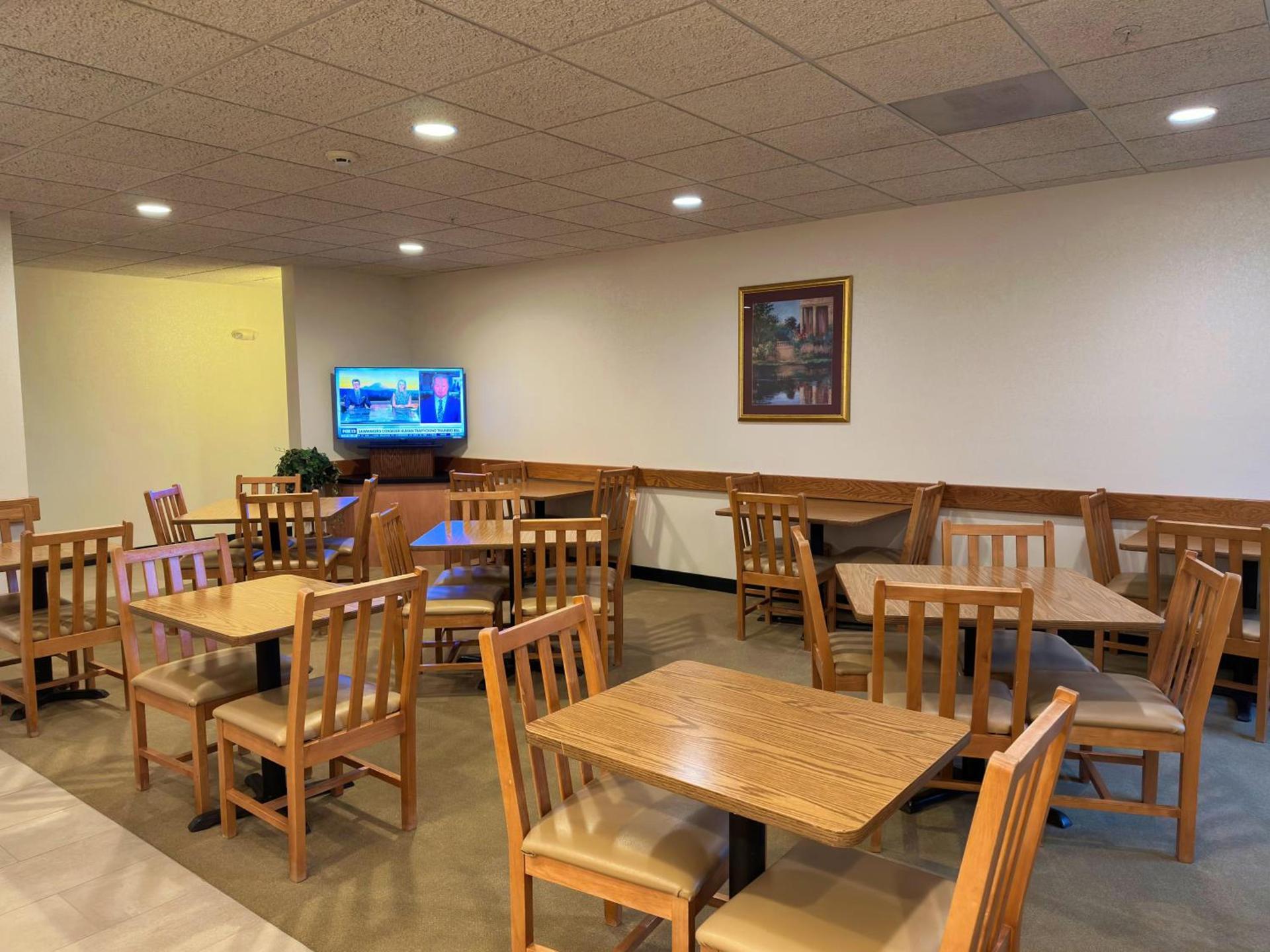 Peppermill Empress Inn photo 17
