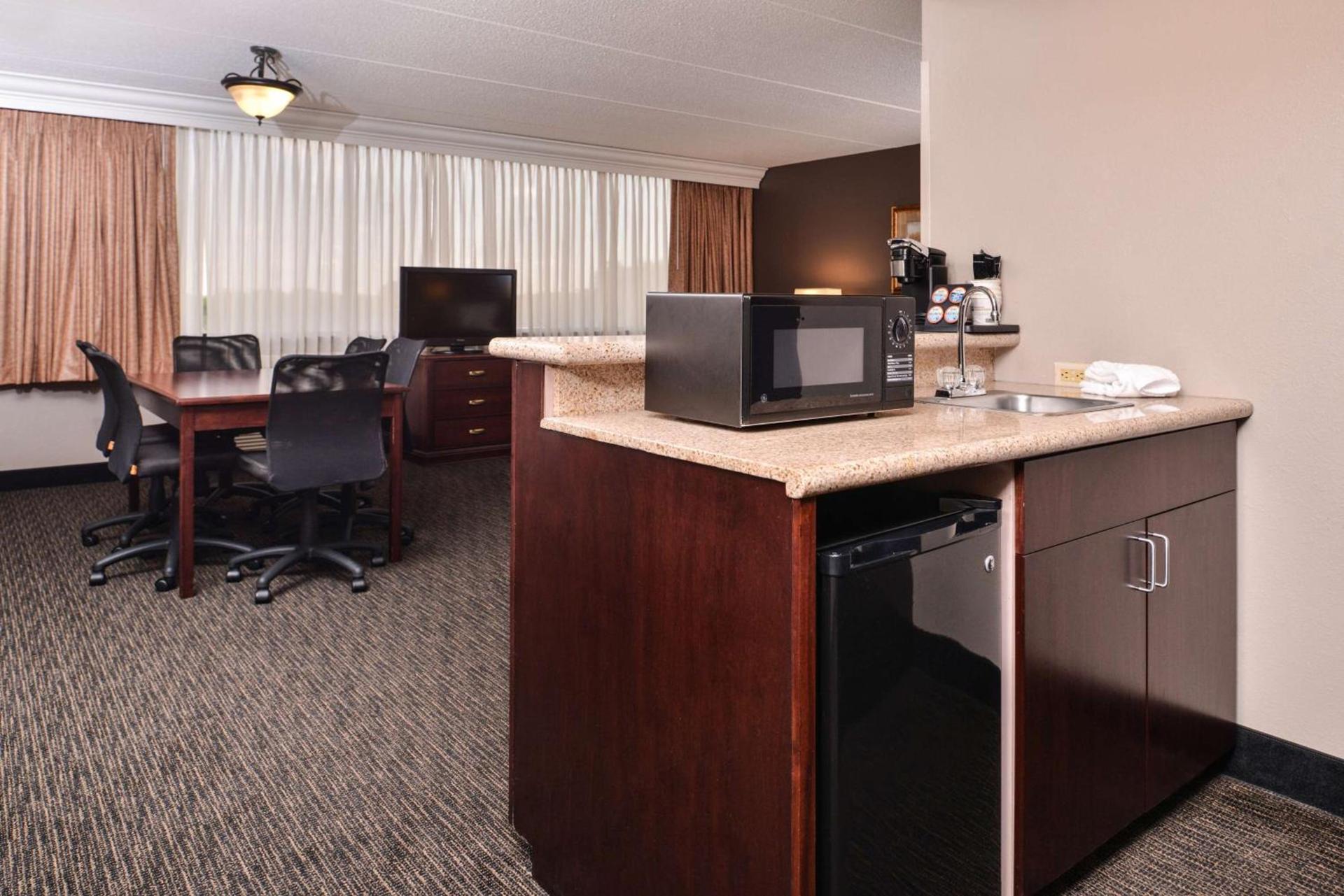 Best Western Plus Kelly Inn photo 26