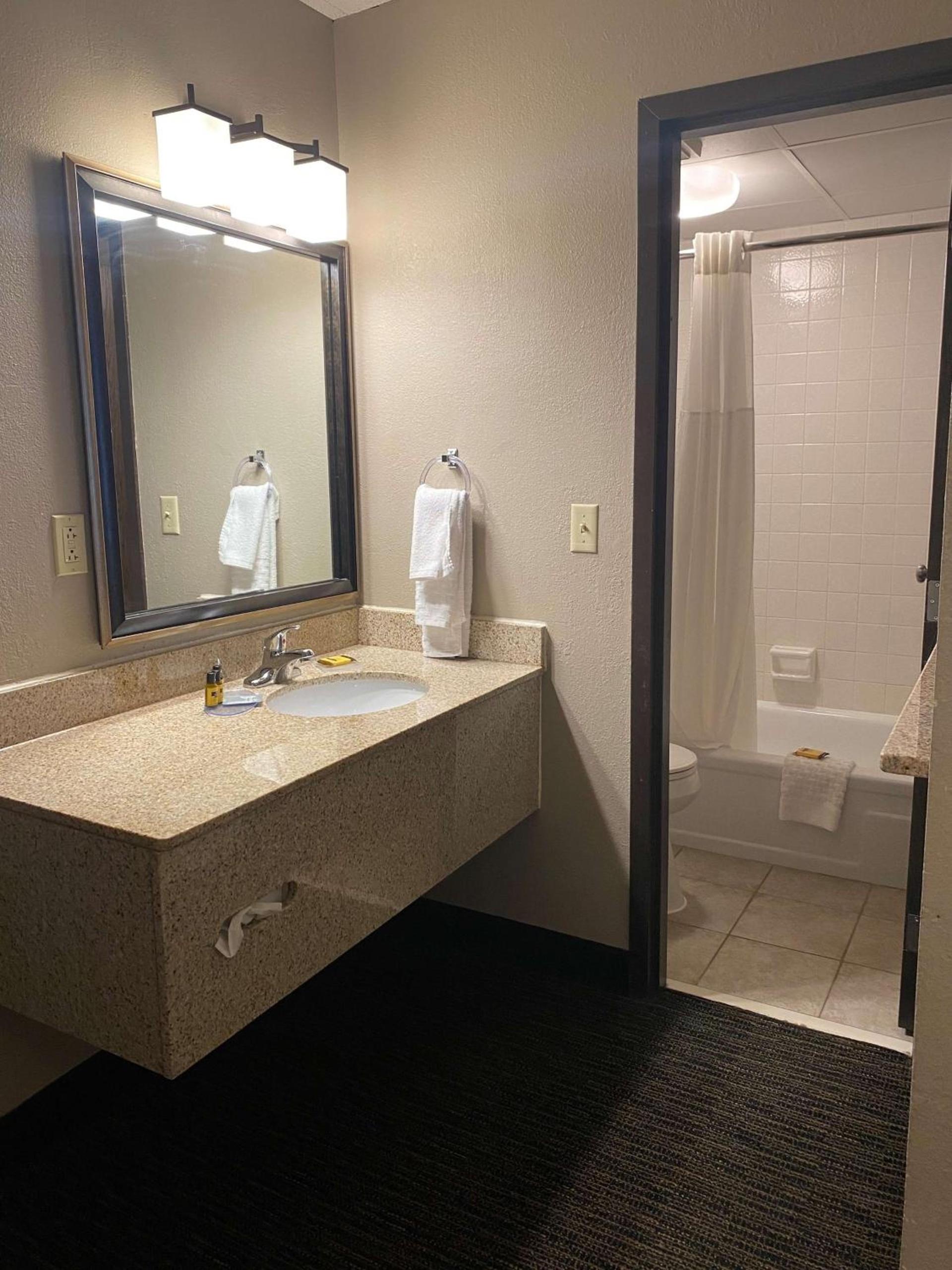 Best Western Plus Kelly Inn photo 51