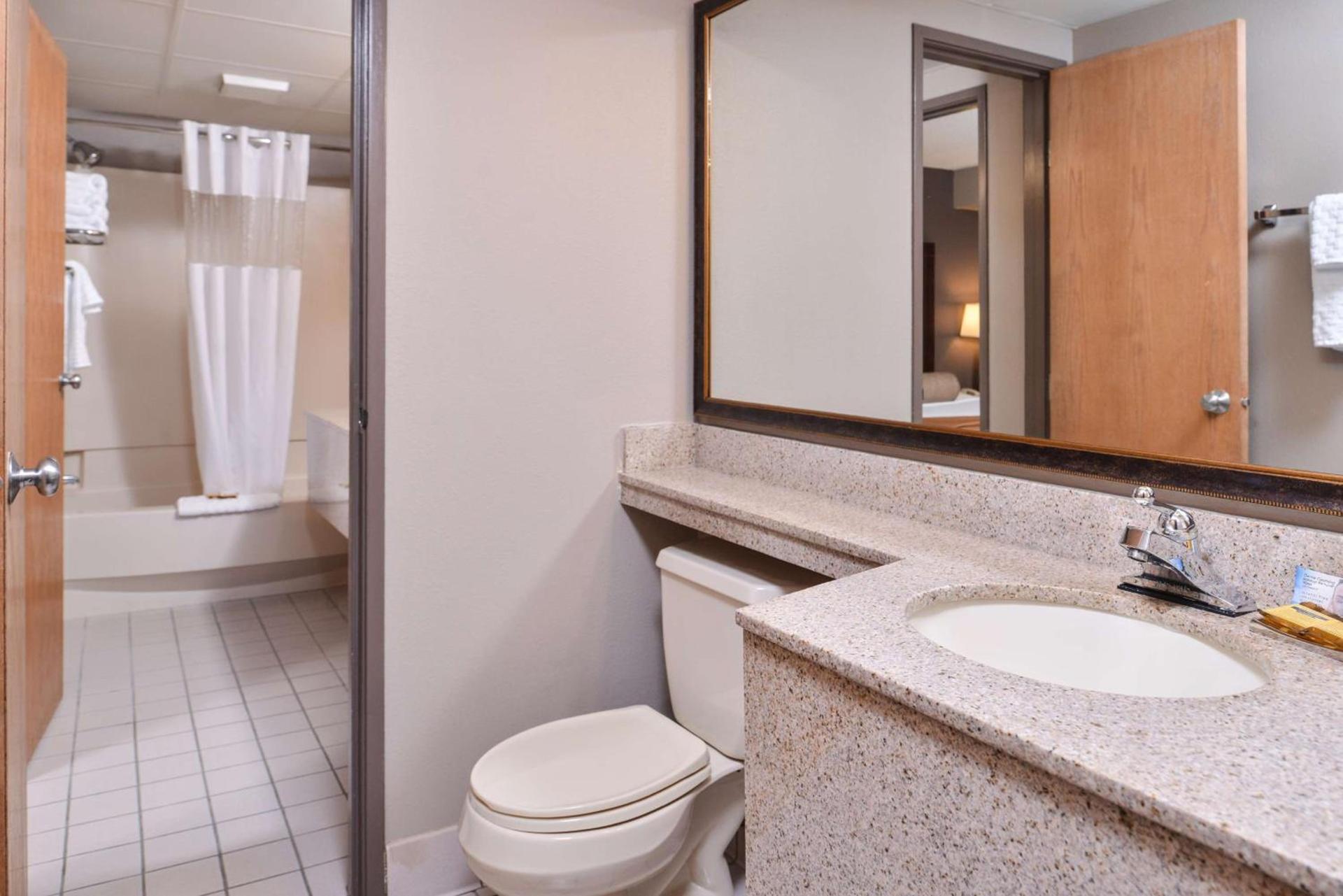 Best Western Plus Kelly Inn photo 57