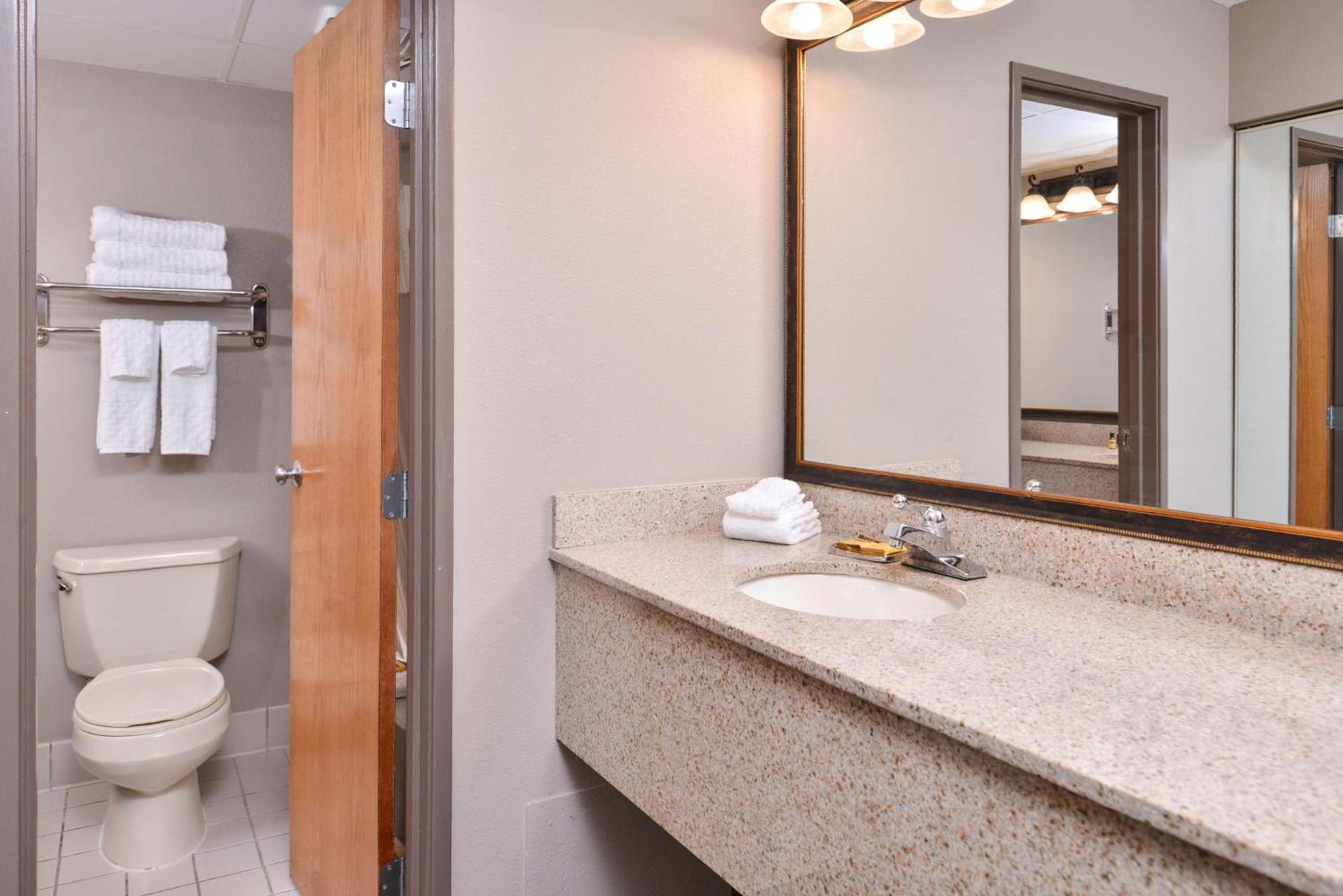 Best Western Plus Kelly Inn photo 55