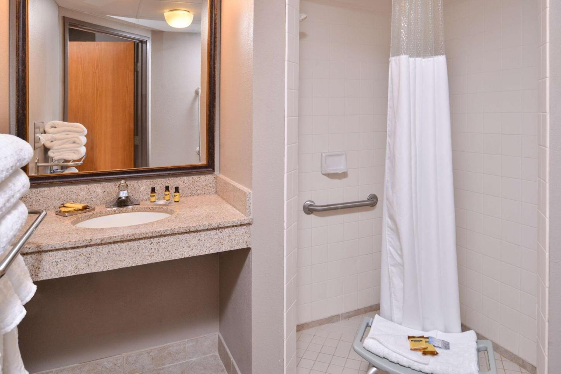 Best Western Plus Kelly Inn photo 61