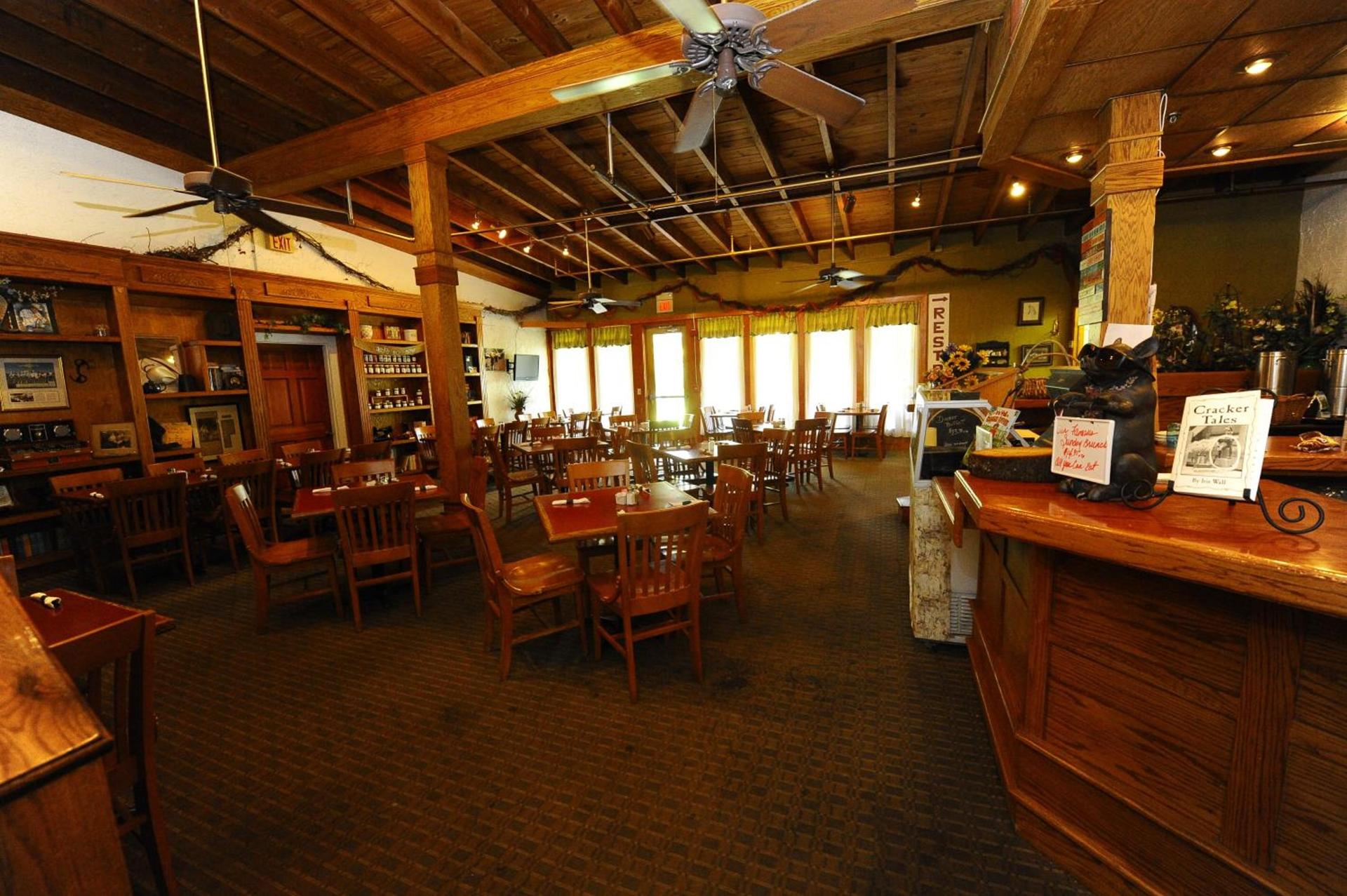 Seminole Inn photo 14