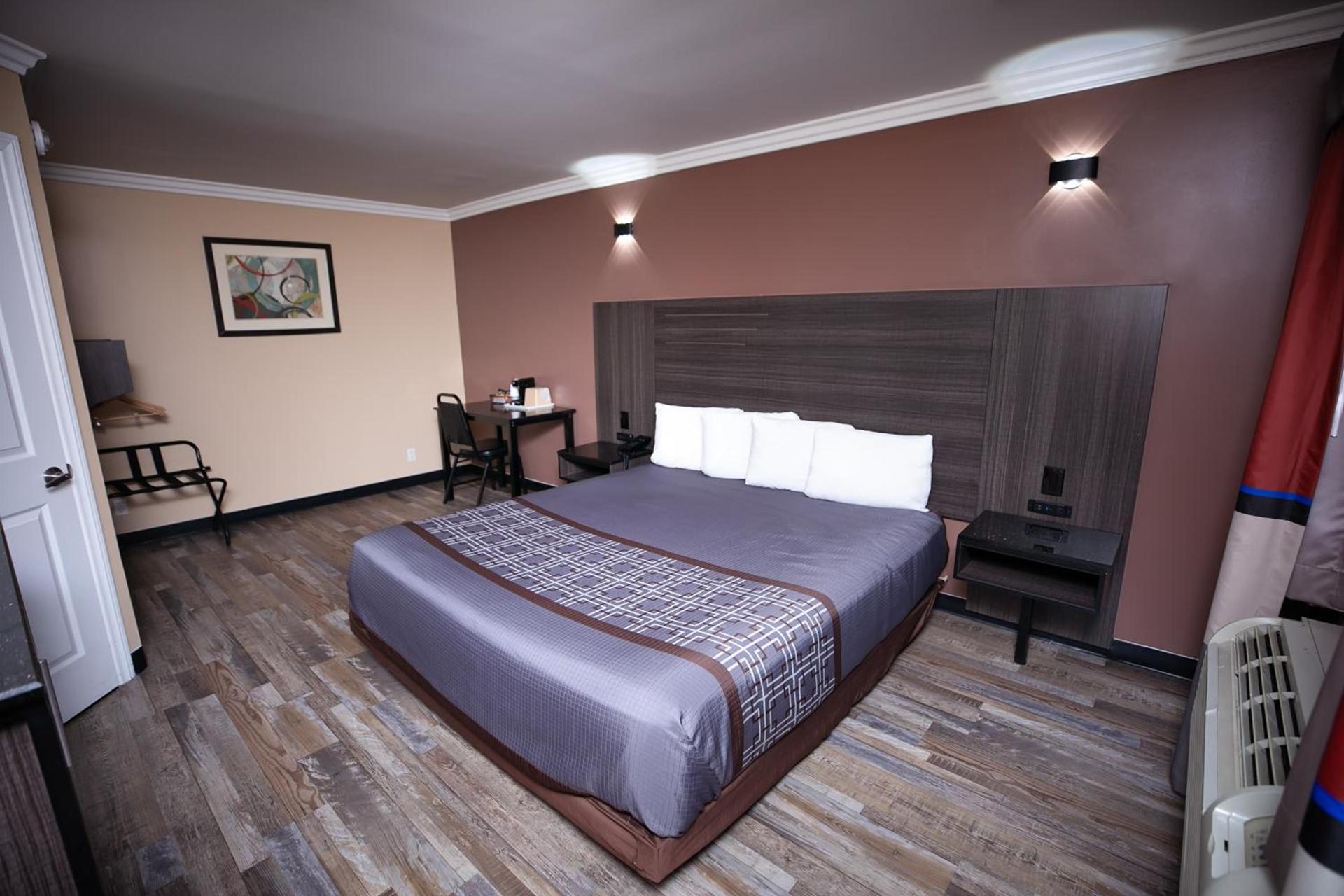 Rodeway Inn & Suites Bellflower photo 86