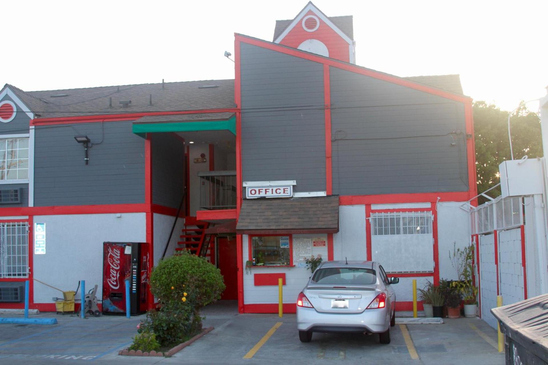 Broadway Inn Motel photo 1