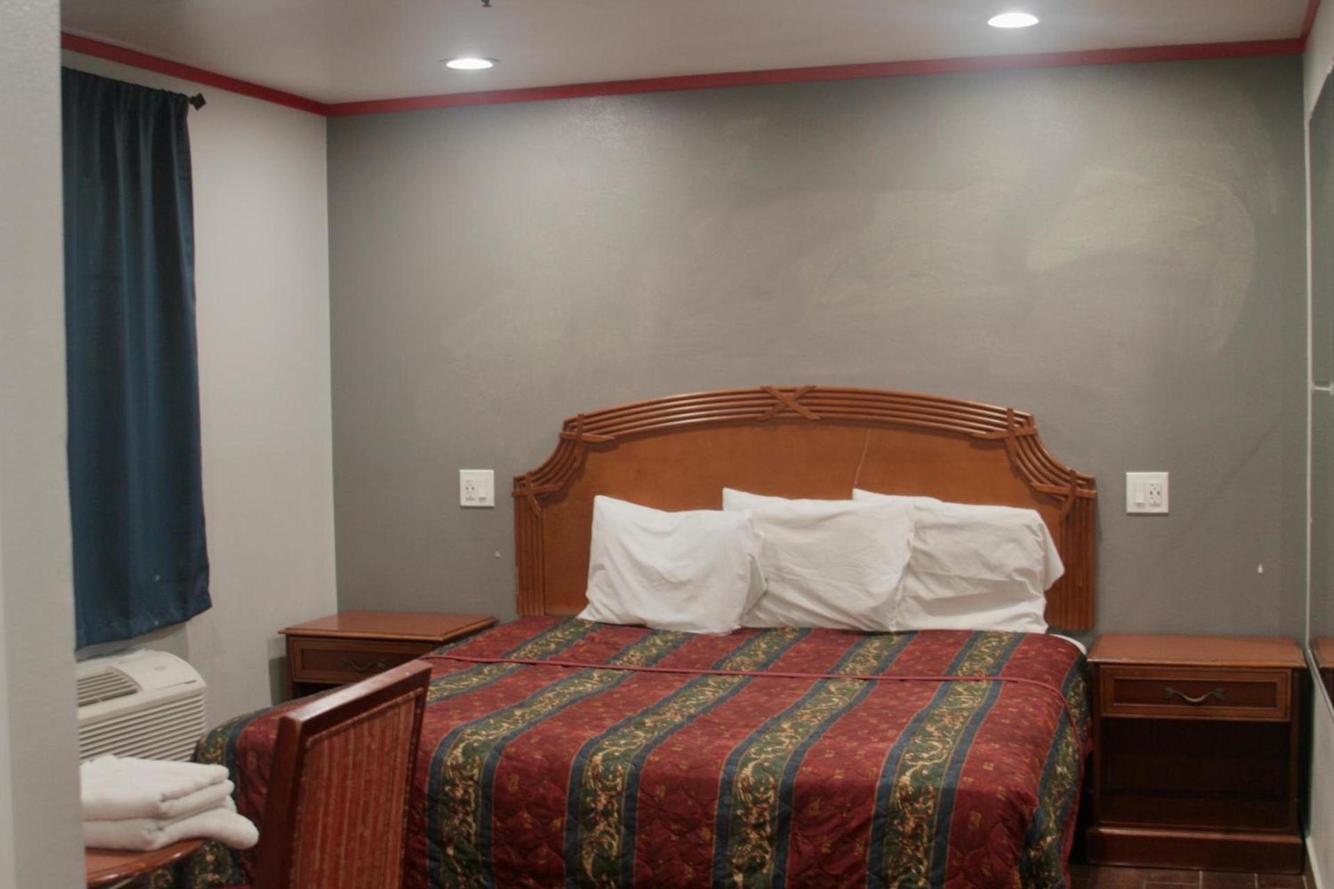 Broadway Inn Motel photo 8
