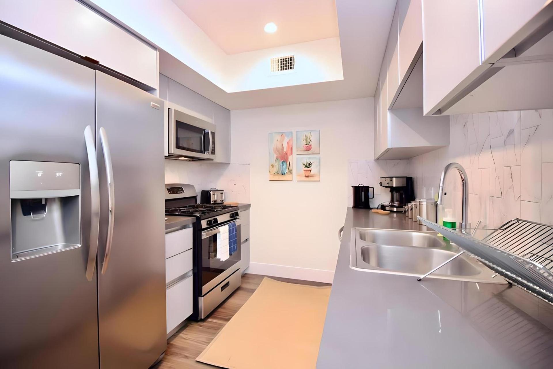 Los Angeles Premium City Suites - Free Secured Parking photo 34