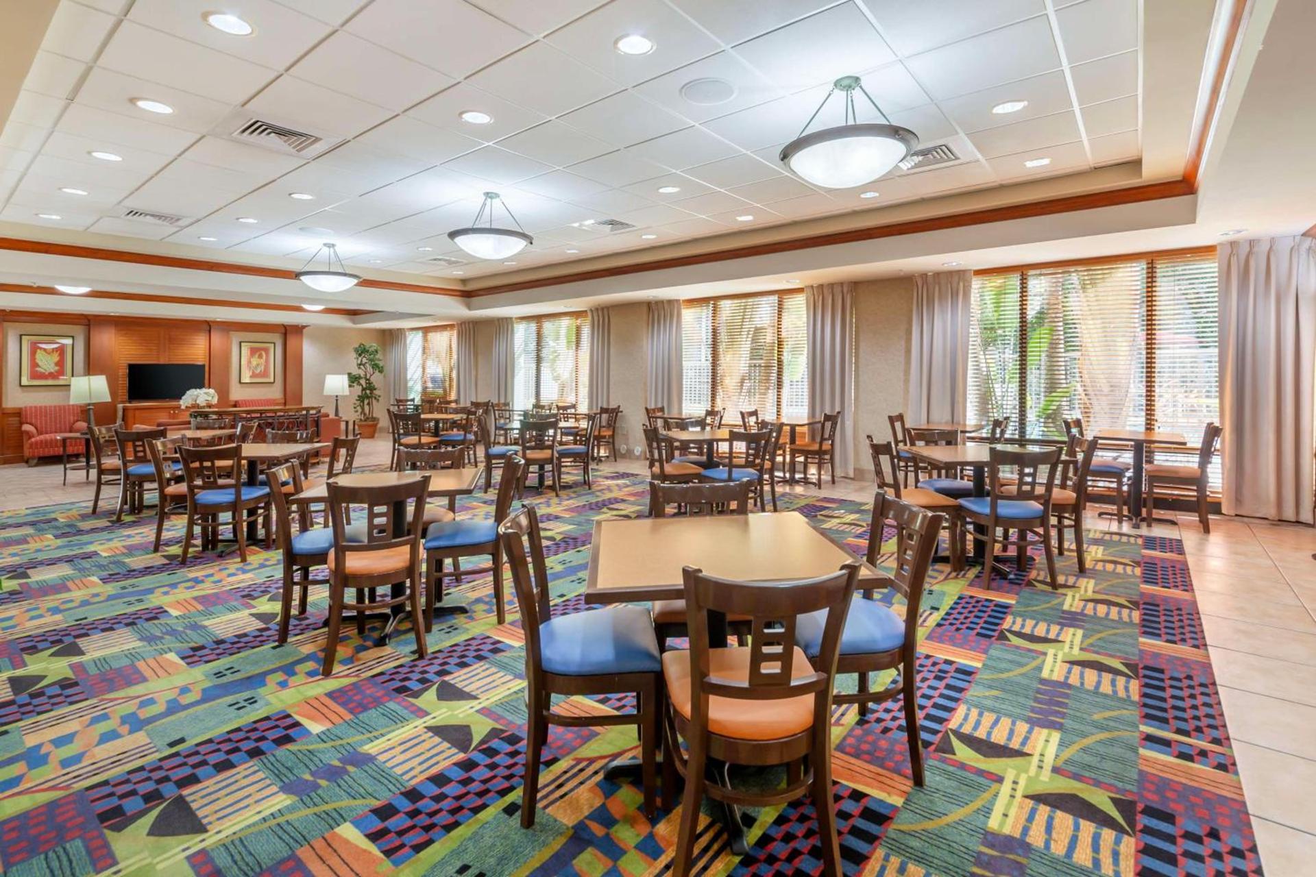 Best Western Plus Kendall Hotel & Suites photo 56