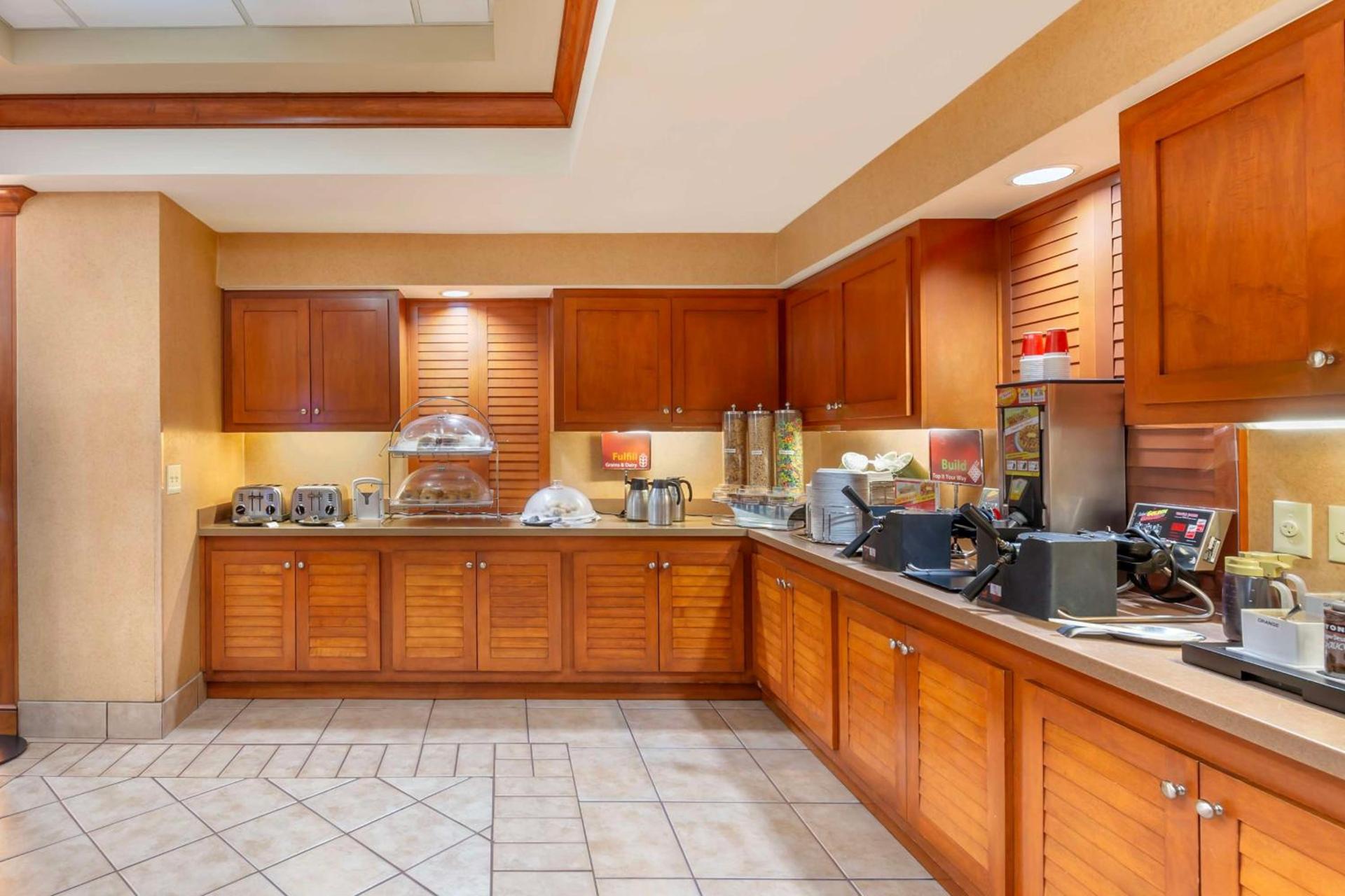 Best Western Plus Kendall Hotel & Suites photo 55