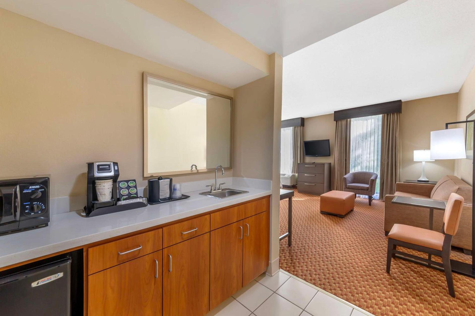 Best Western Plus Kendall Hotel & Suites photo 27