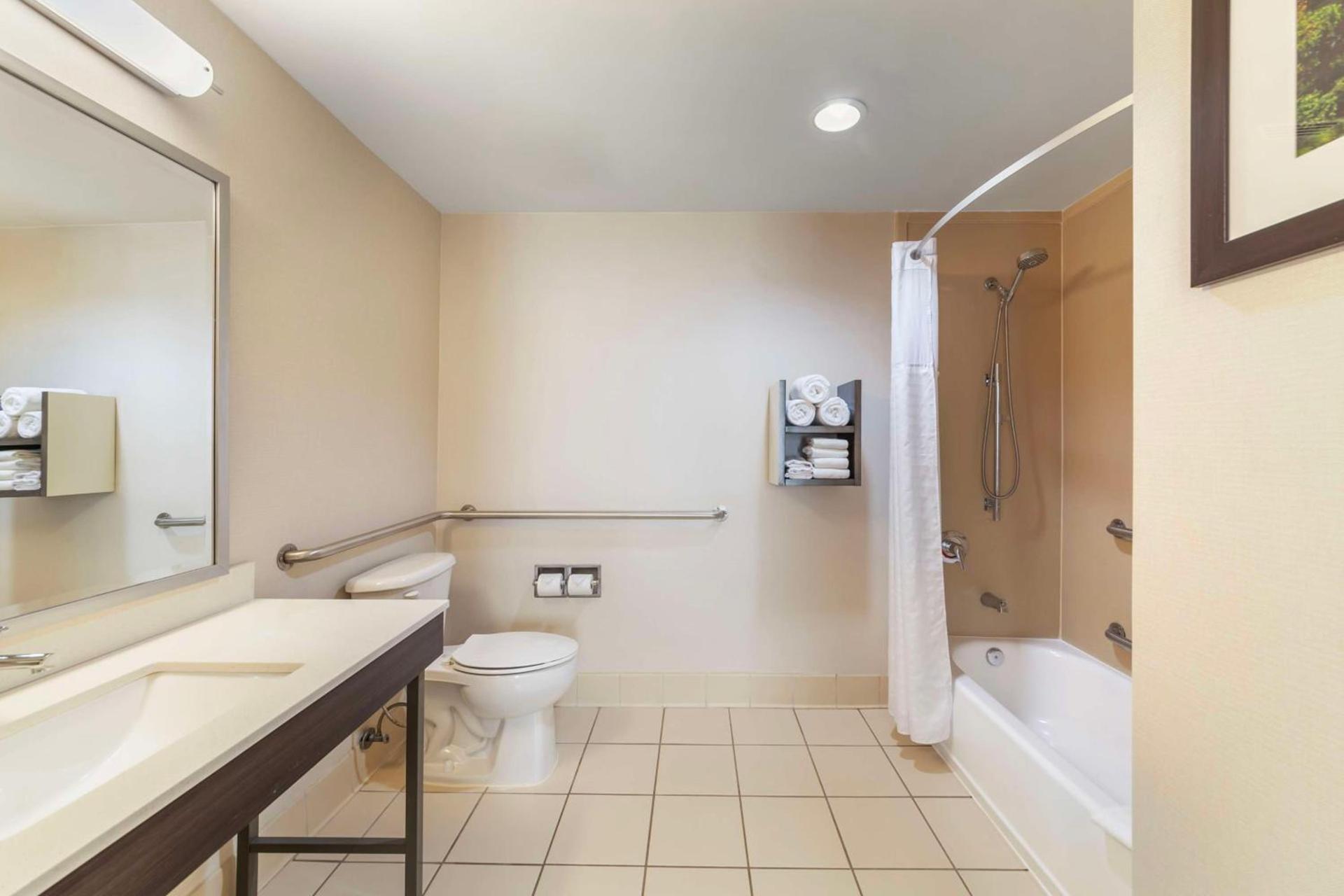 Best Western Plus Kendall Hotel & Suites photo 4